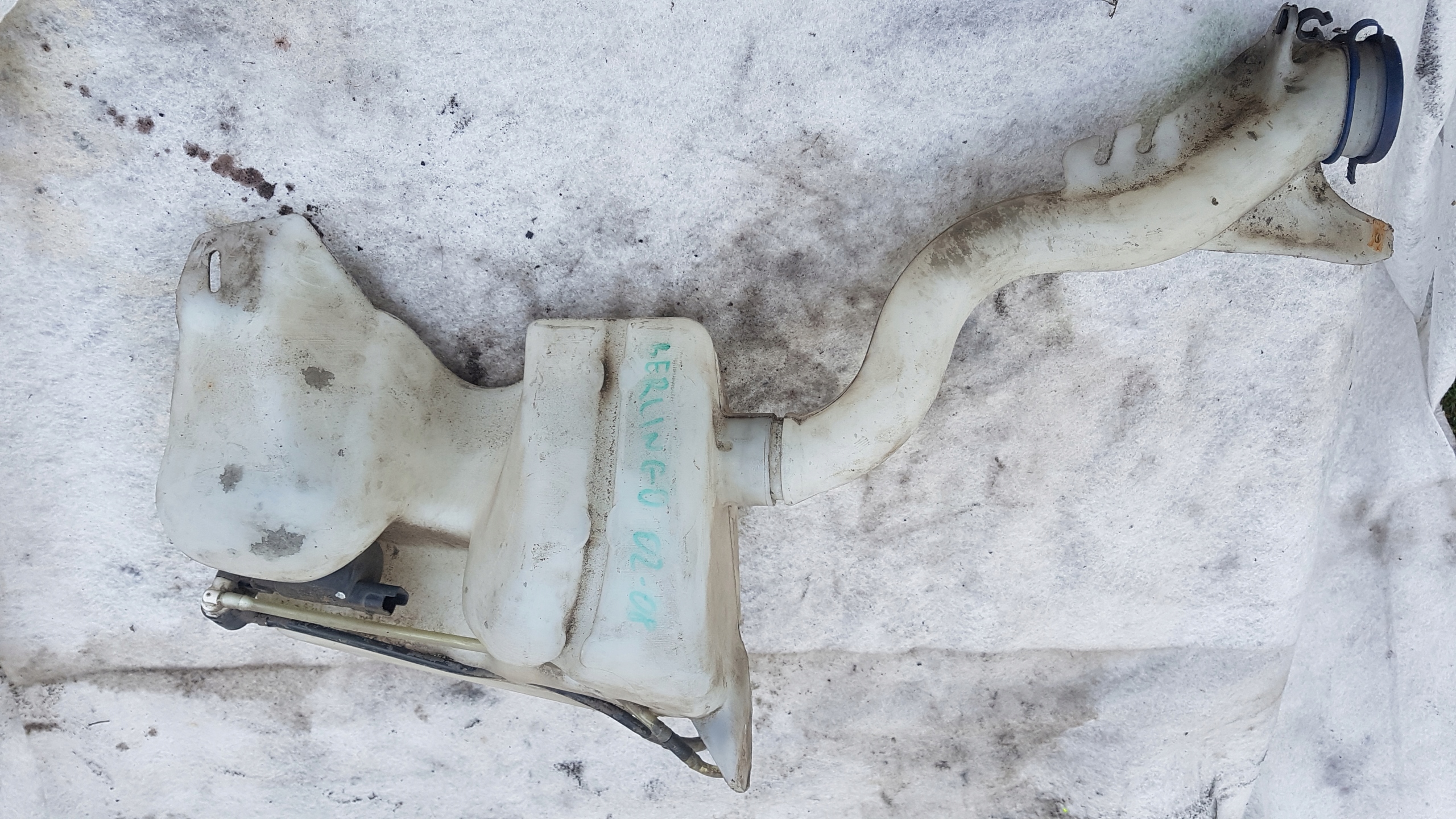 ZBIORNICZEK SPRYSKIWACZY CITROEN BERLINGO II