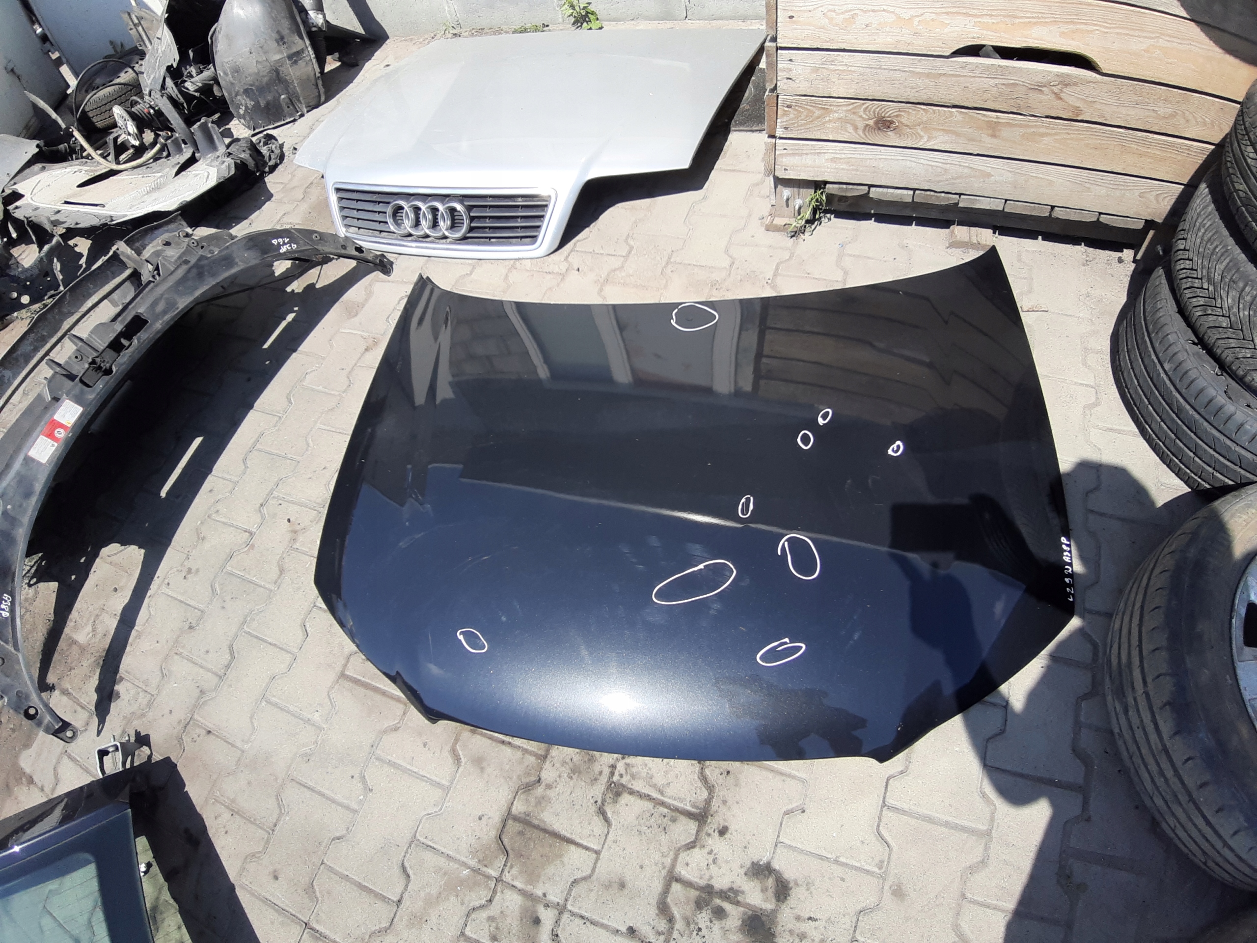 AUDI A3p 03-05r КАПОТ Lz9w