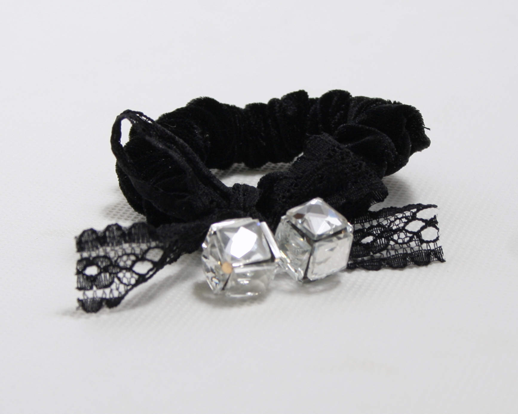 

Gumka Do Włosów czarna Cyrkonie ozdoba do włosów