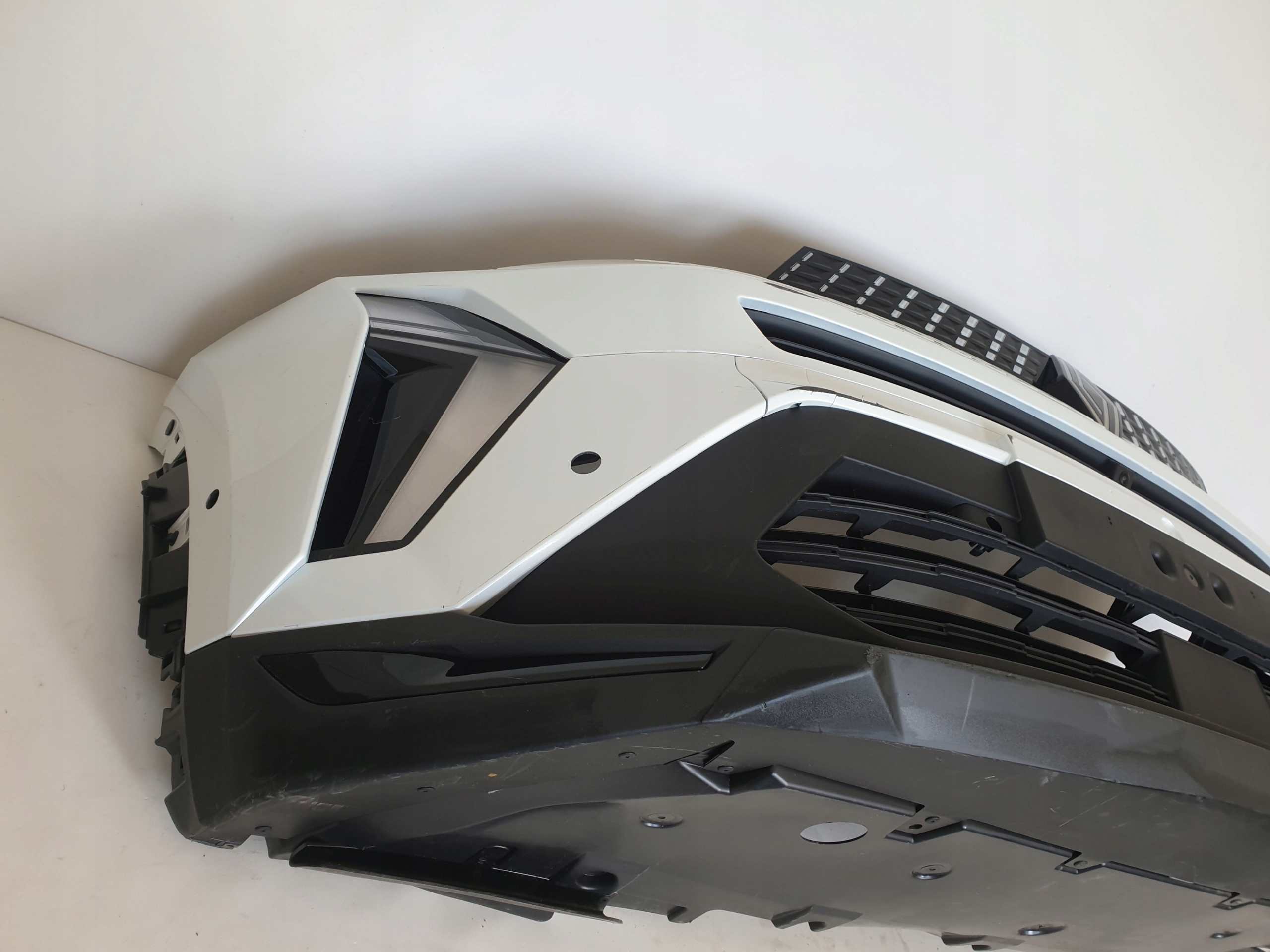 RENAULT CAPTUR II LIFT 24-> bumper front PDC LED RADAR cover KAMERA