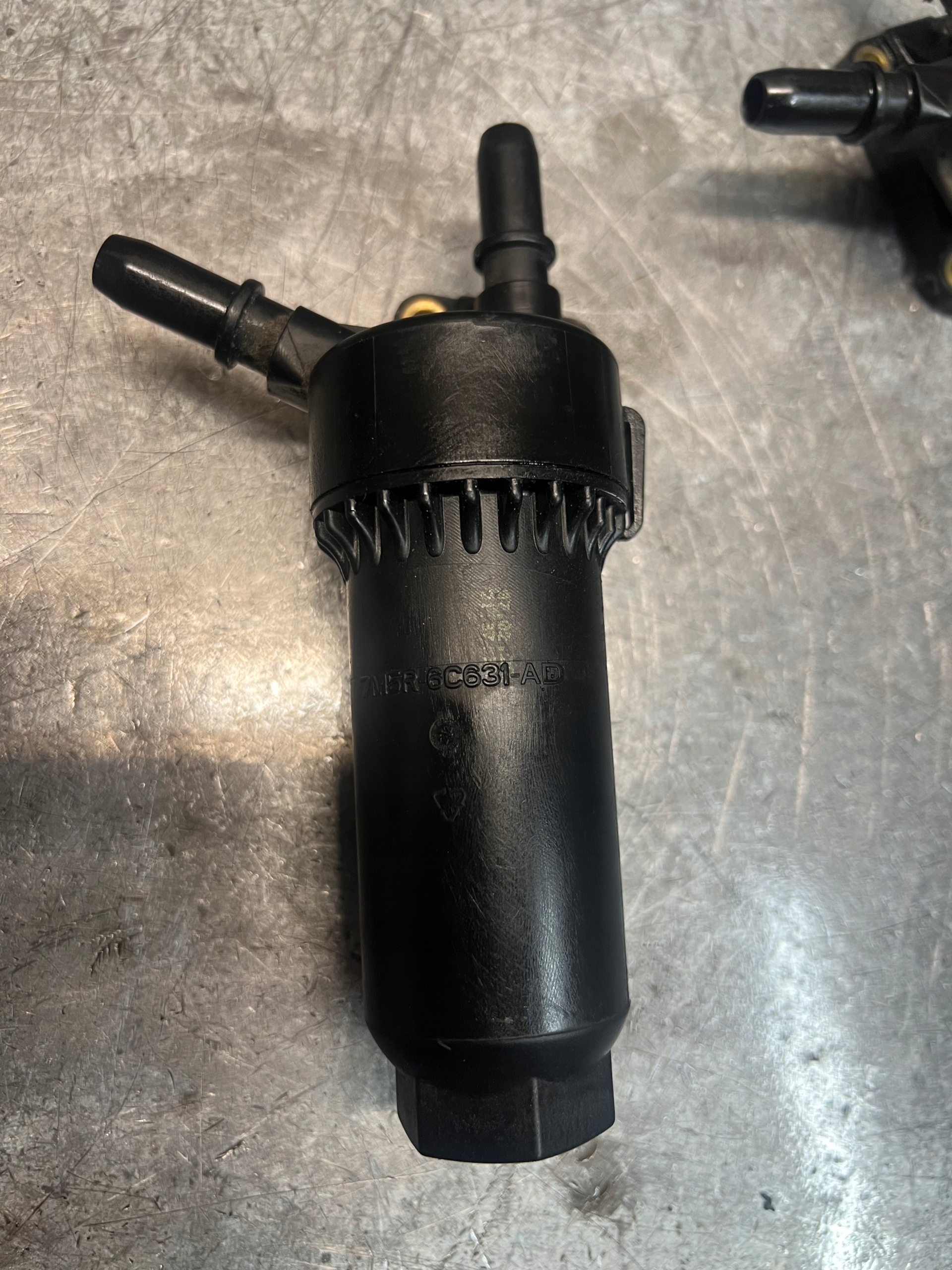 PODSTAWA OBUDOWA FILTRA OLEJU 7M5R-7D104-AA 6DCT450