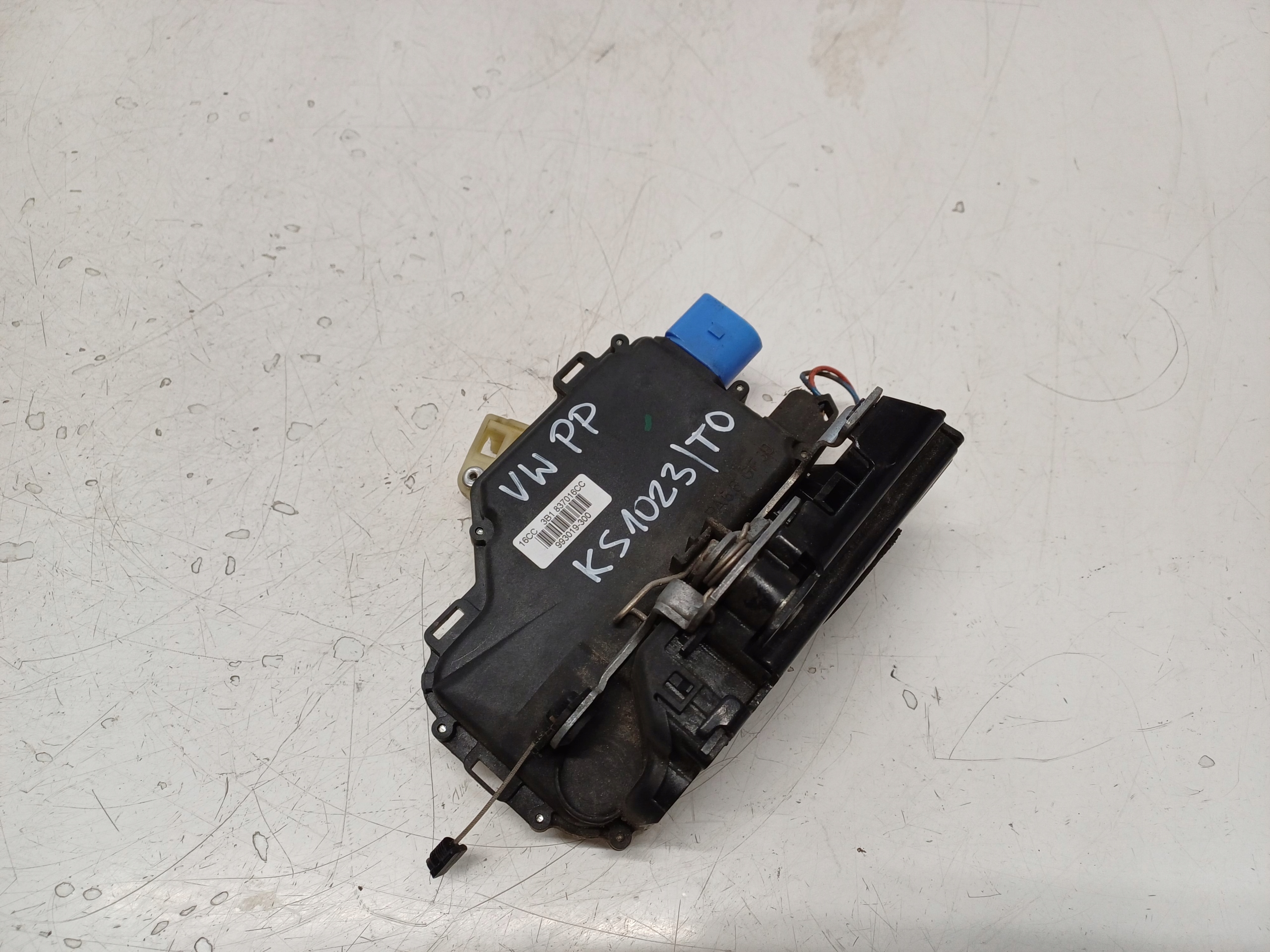 VW POLO IV 4 02- ZAMEK PRAWY PRZÓD 3B1837016CC