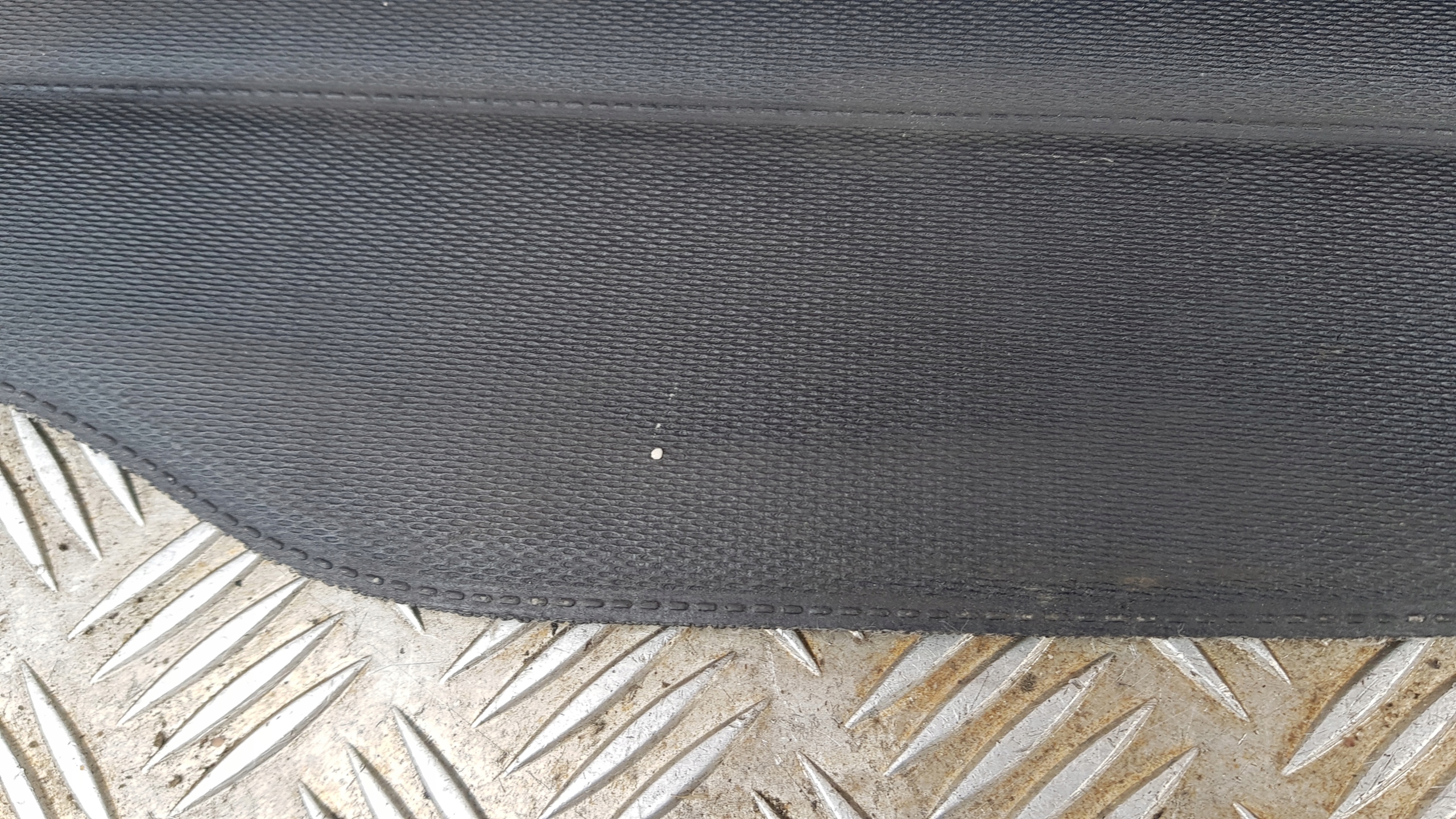 BMW E39 blinds net boot 8236357