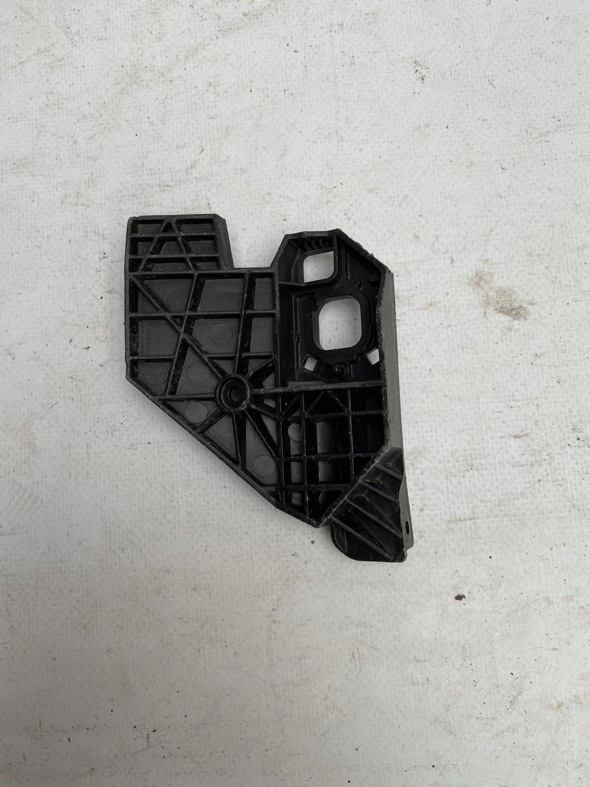 MERCEDES A-KLASA W176 ELEMENT NAPRAWCZY support REFLEKTORA front right