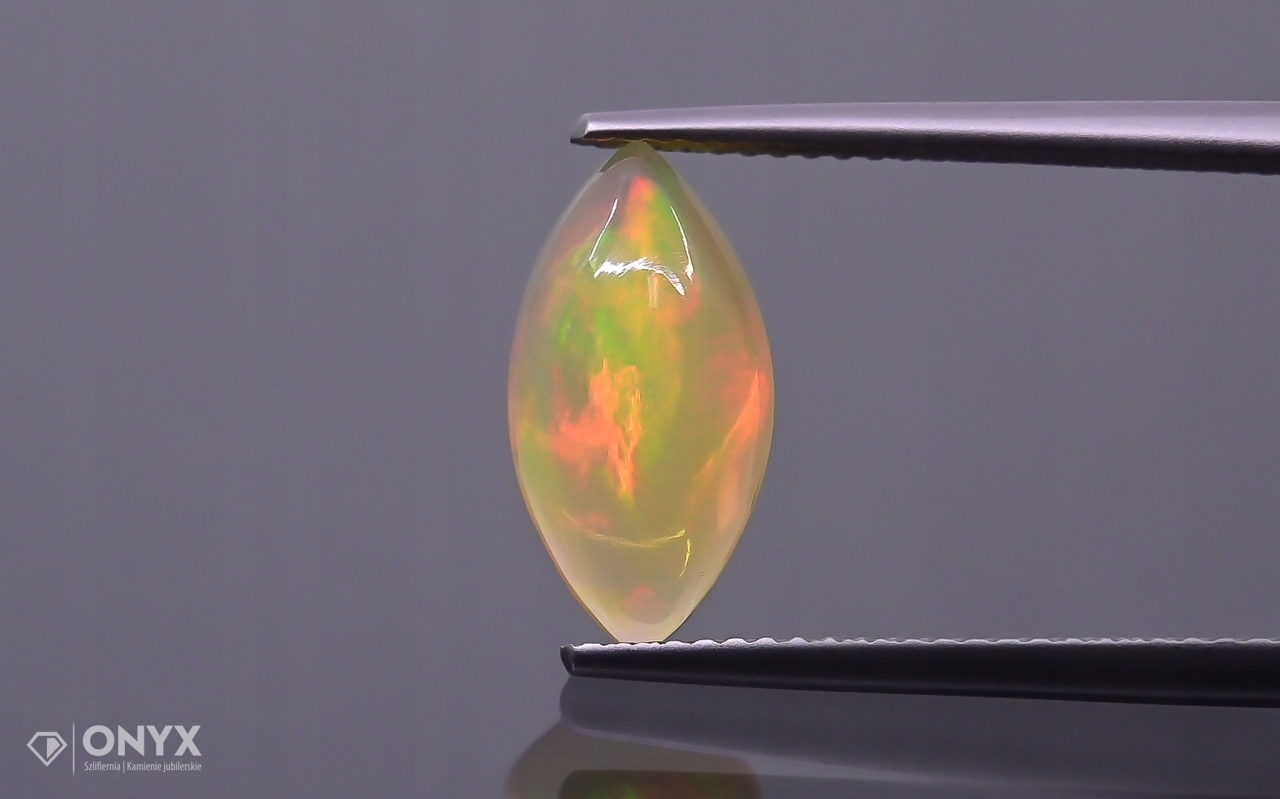 Opál z Etiopie kabošon markýza 14x7 mm