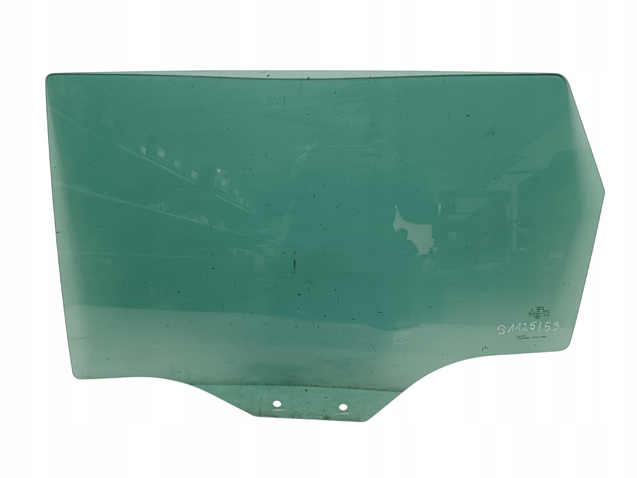 SKODA KAROQ 17- SZYBA DRZWI LEWY TYŁ 575845025A