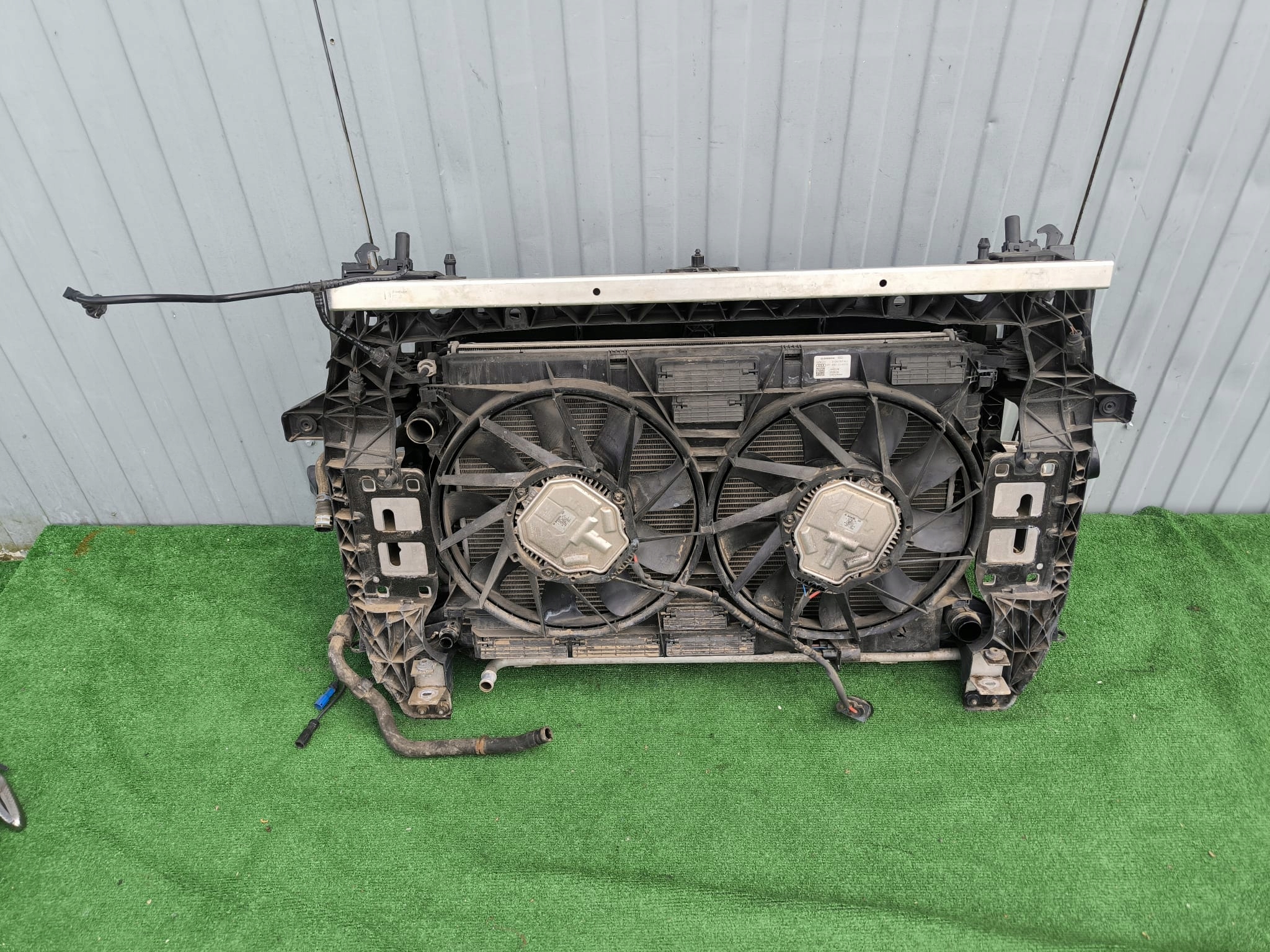 AUDI Q7 4M II 3.0 TFSI V6 PAS PRZEDNI CHŁODNICE ROLETA Numer katalogowy części Q7 4M TFSI  PAS PRZÓD