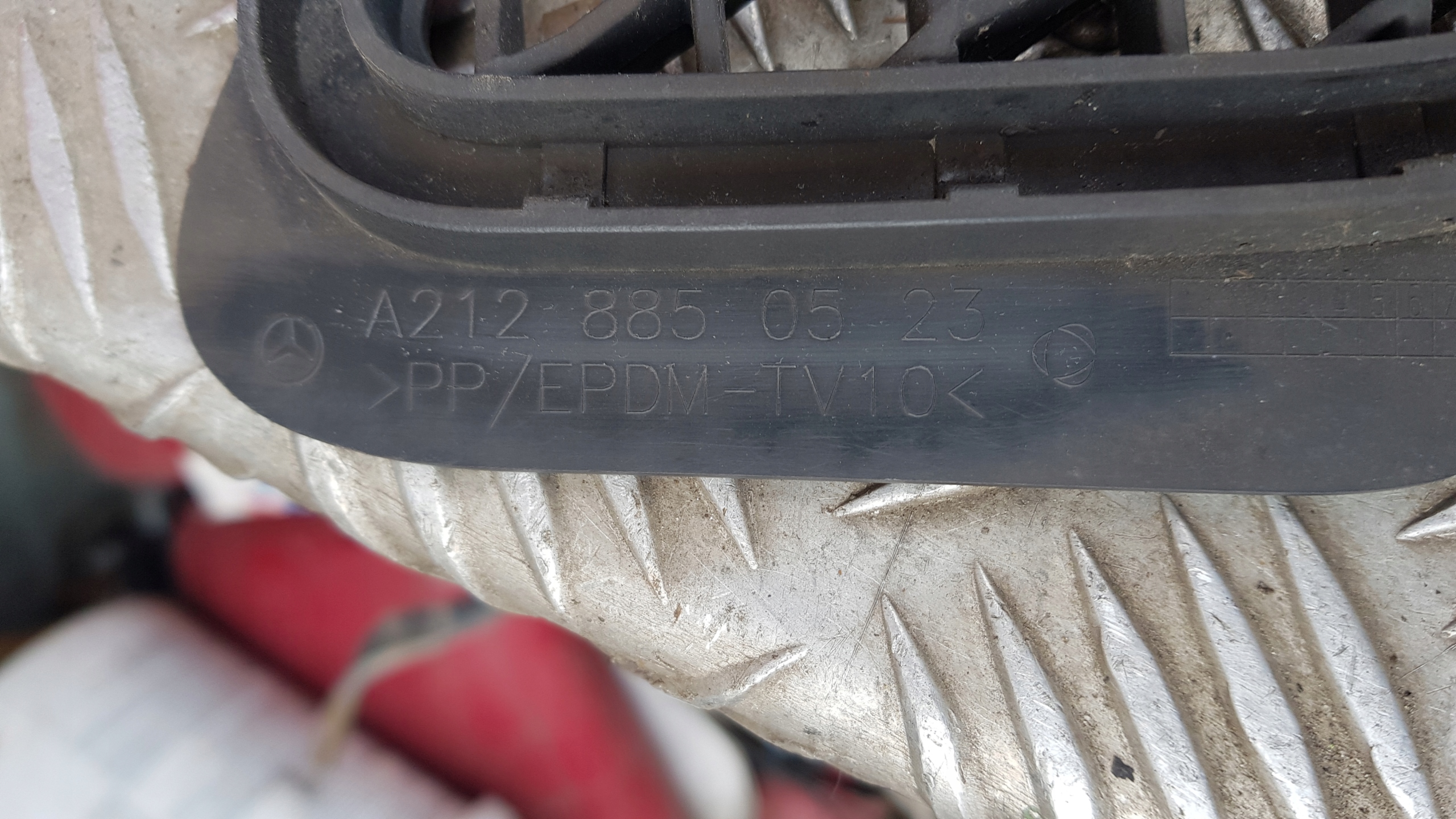 MERCEDES W212 grid of a bumper front