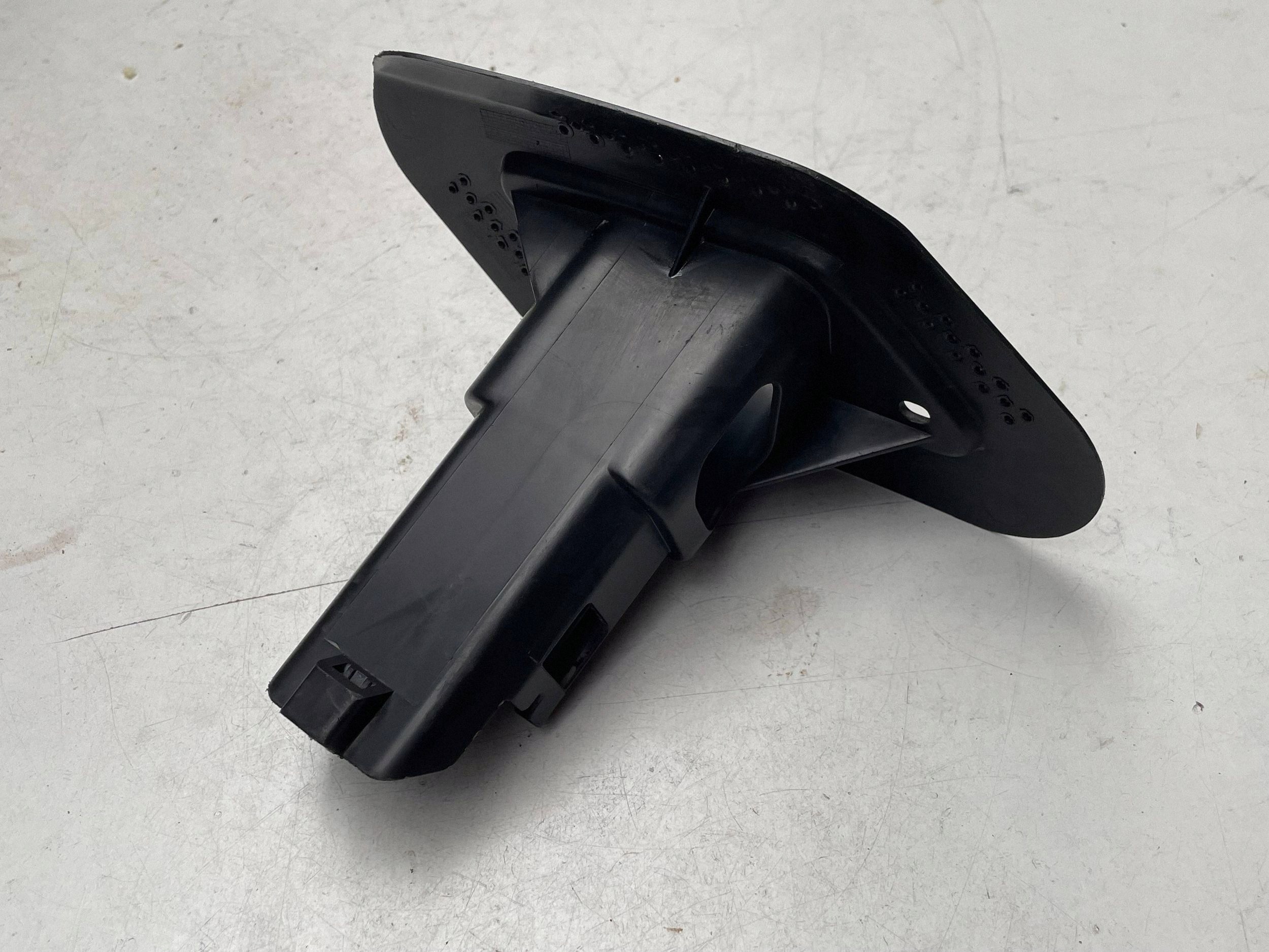 Halter der Spritzdüse REFLEKTORA rechts SKODA KAROQ 57A807942
