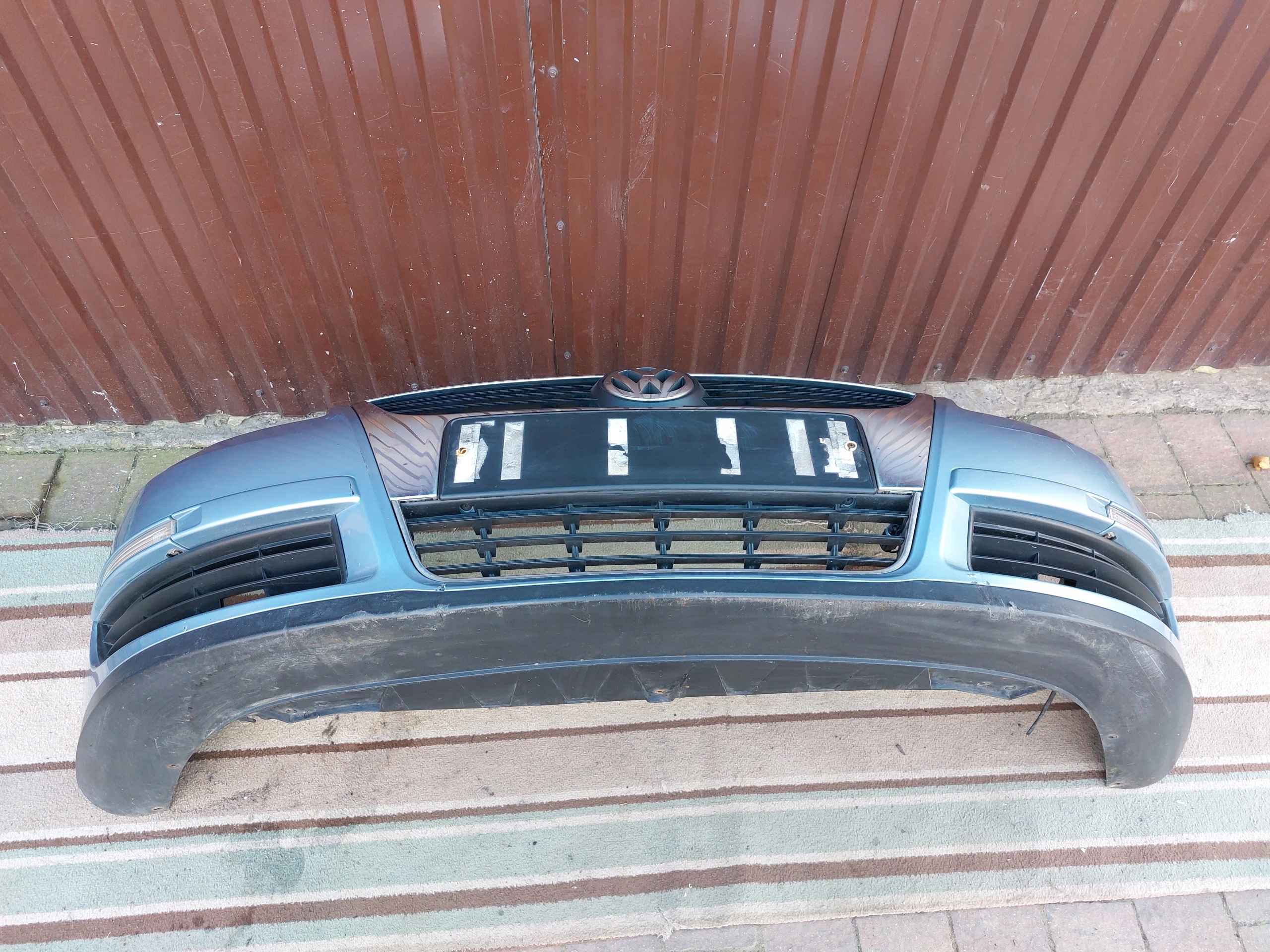 nárazník předek VW PASSAT B6 JASNO modrý
