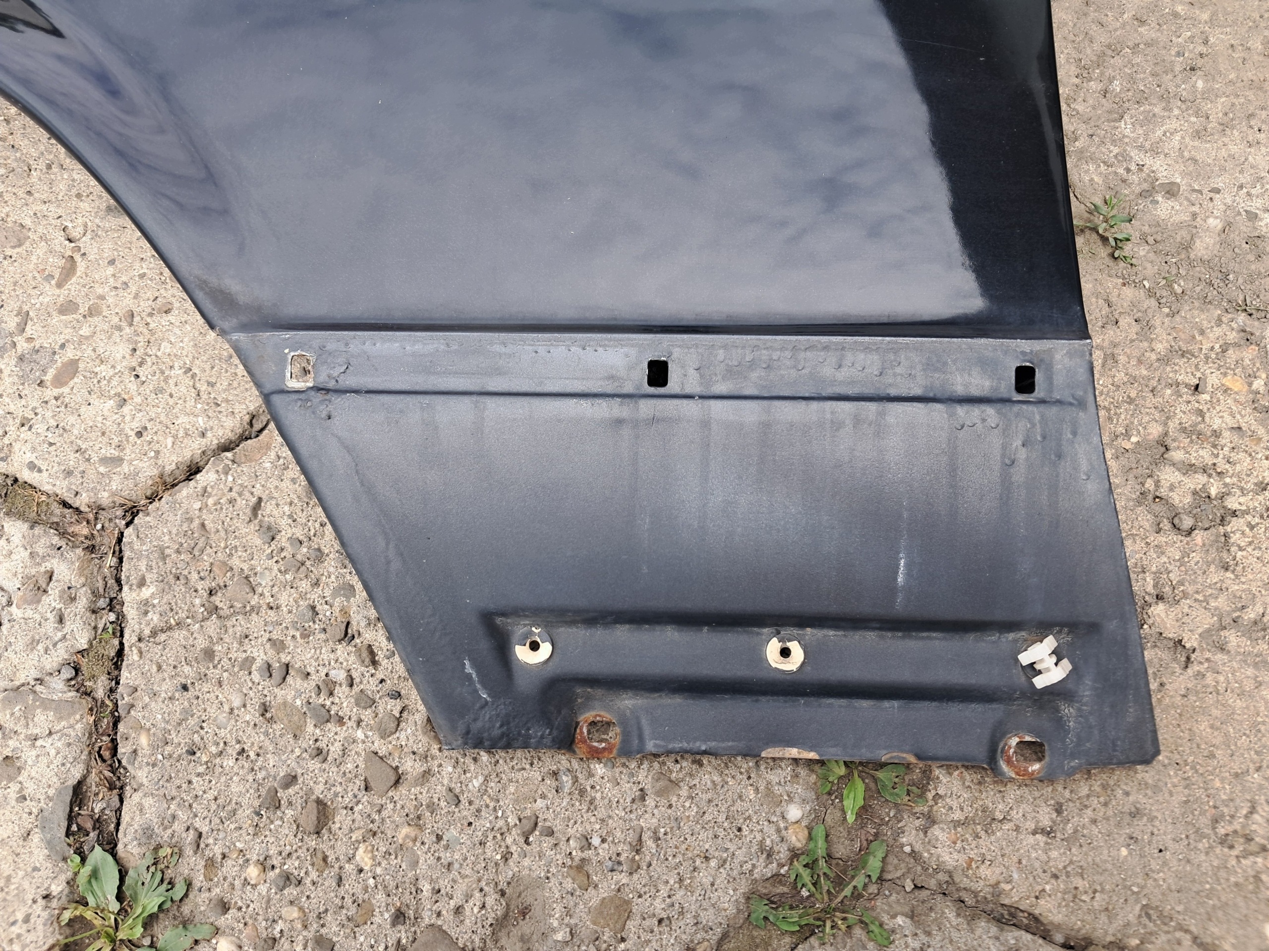 fender left front MERCEDES W126 1268812301
