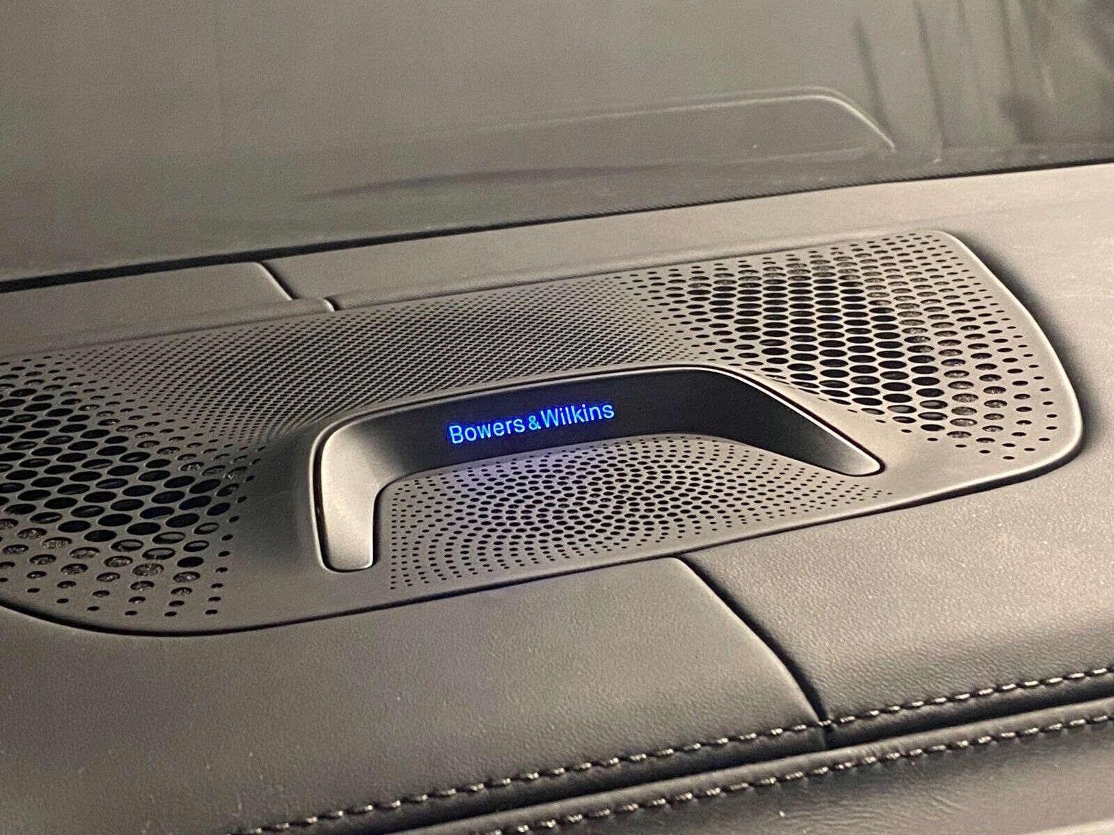 6961213 - Накладка панели BOWERS WILKINS BMW G05 G06 G07 F95