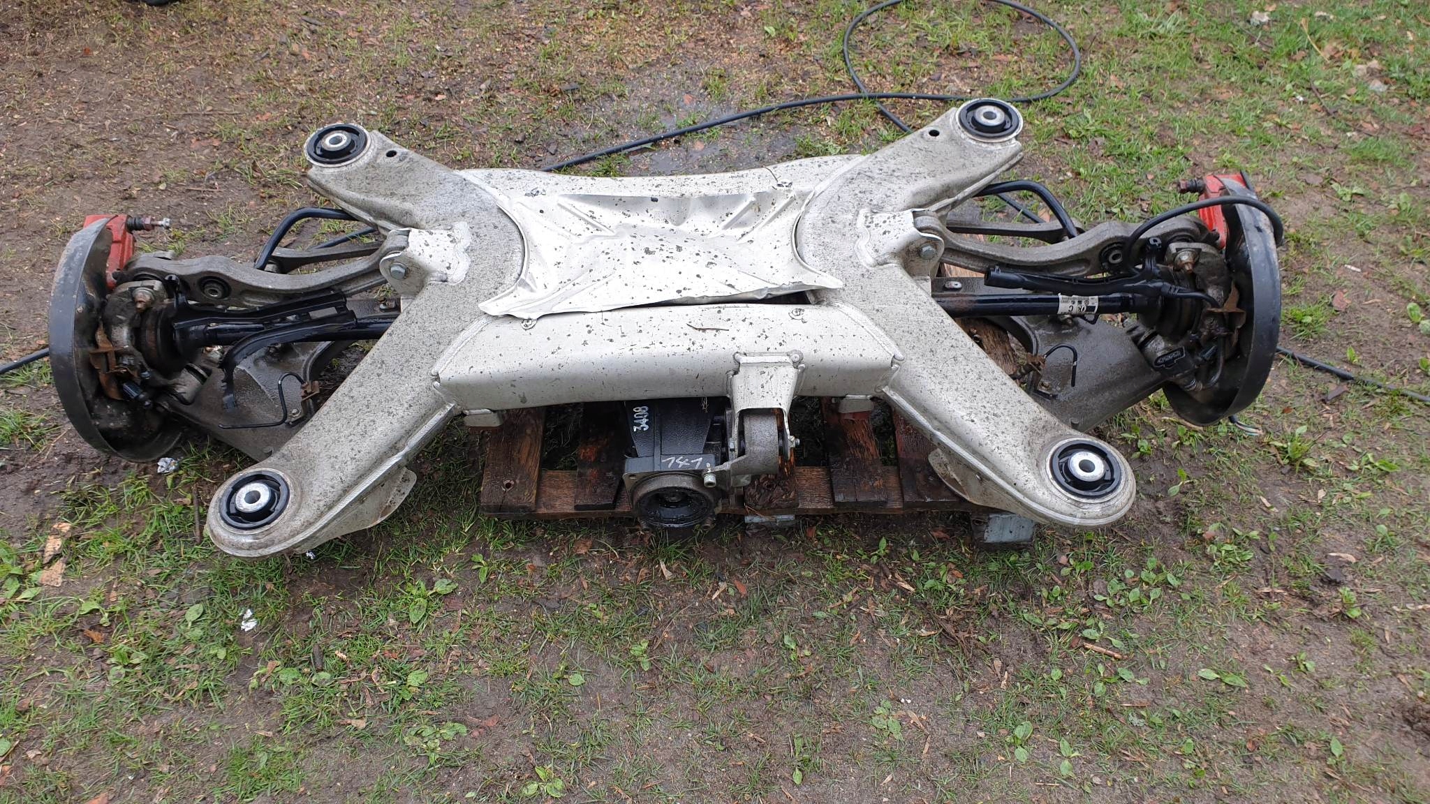 A8 D3 4.2 FSI QUATTRO ZAWIESZENIE TYŁ TYLNE Typ samochodu Samochody osobowe