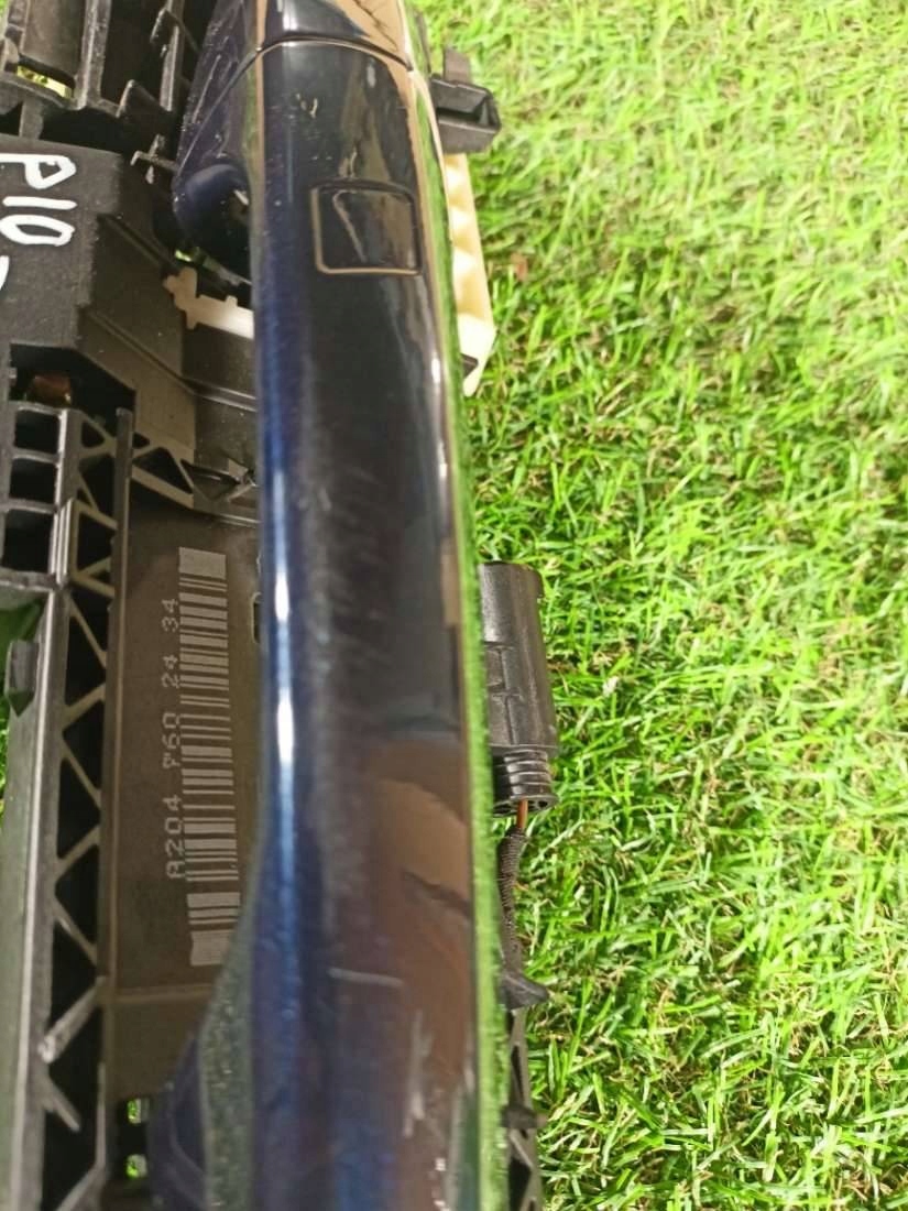 Klamka drzwi tył prawa strona Mercedes W212 facelift 2014 Numer katalogowy części A2047602434 Mercedes-Benz