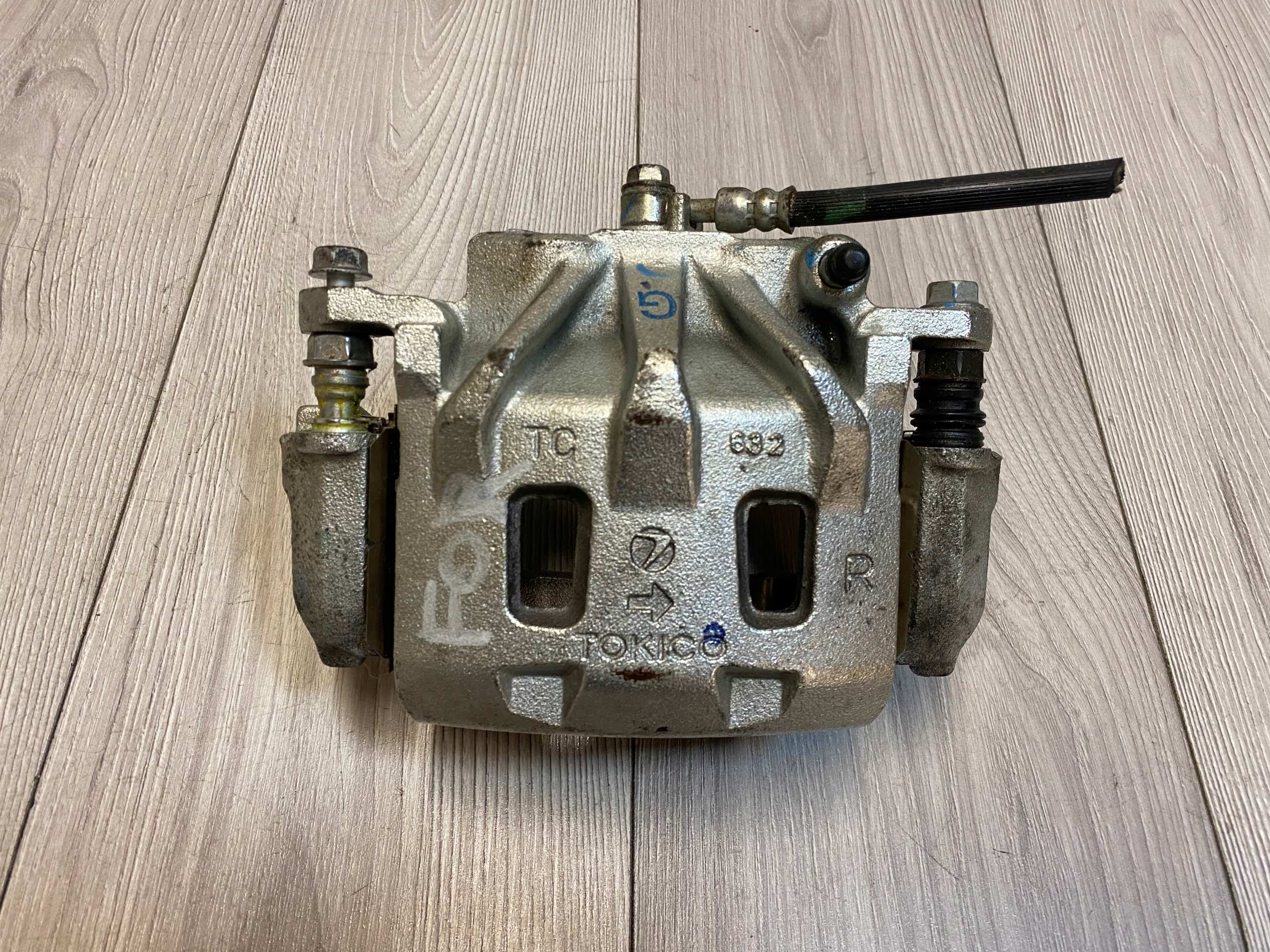 FORESTER IV 15-ПЕРЕДНІЙ ПРАВИЙ ГАЛЬМІВНИЙ СУПОРТ