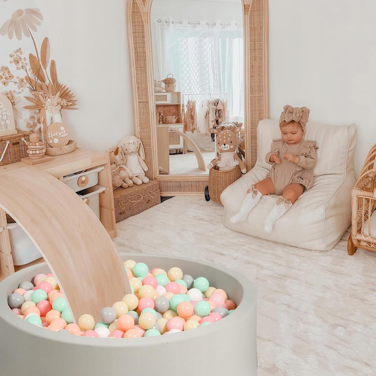 PIŁECZKI PLASTIKOWE DO BASENU 200 sztuk KULKI DO SUCHEGO BASENU KIDDYMOON Materiał plastik