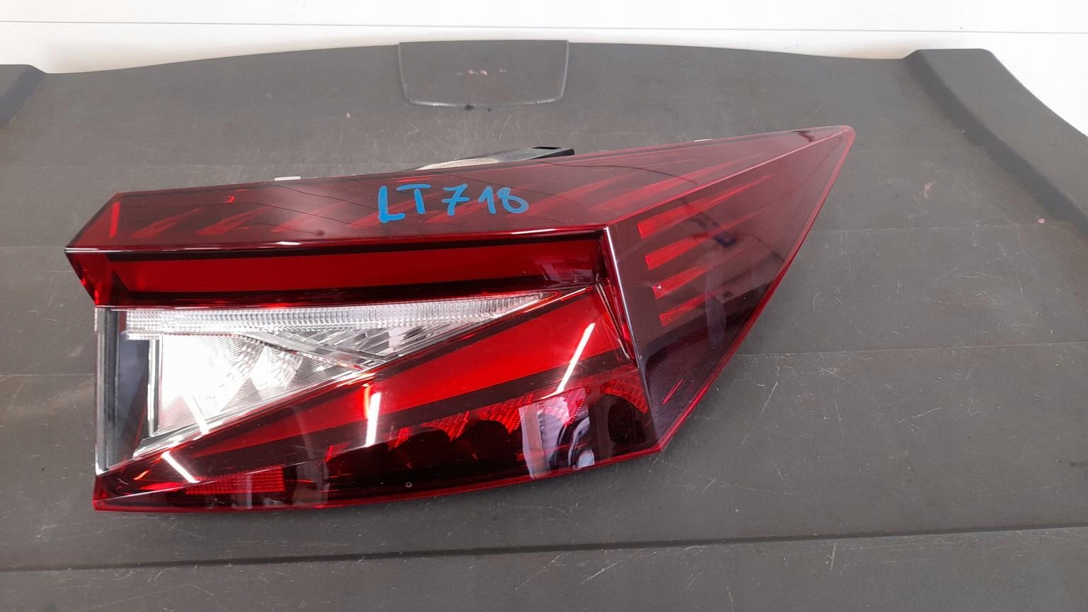 Skoda Enyaq NY Rückleuchte Rearlamp - Thumbnail 1