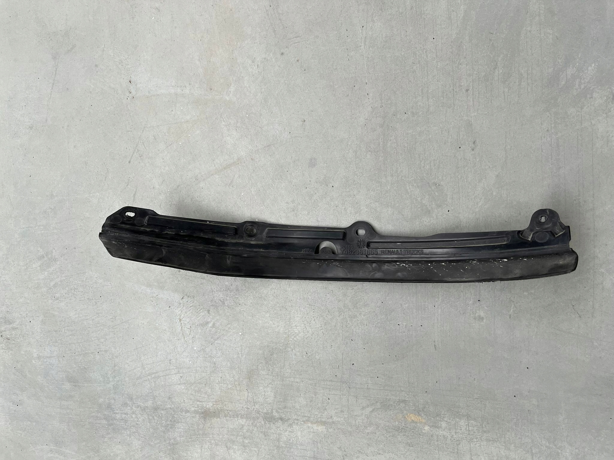 LISTWA MASKI FARTUCH RENAULT GAMA T RANGE 7482381665