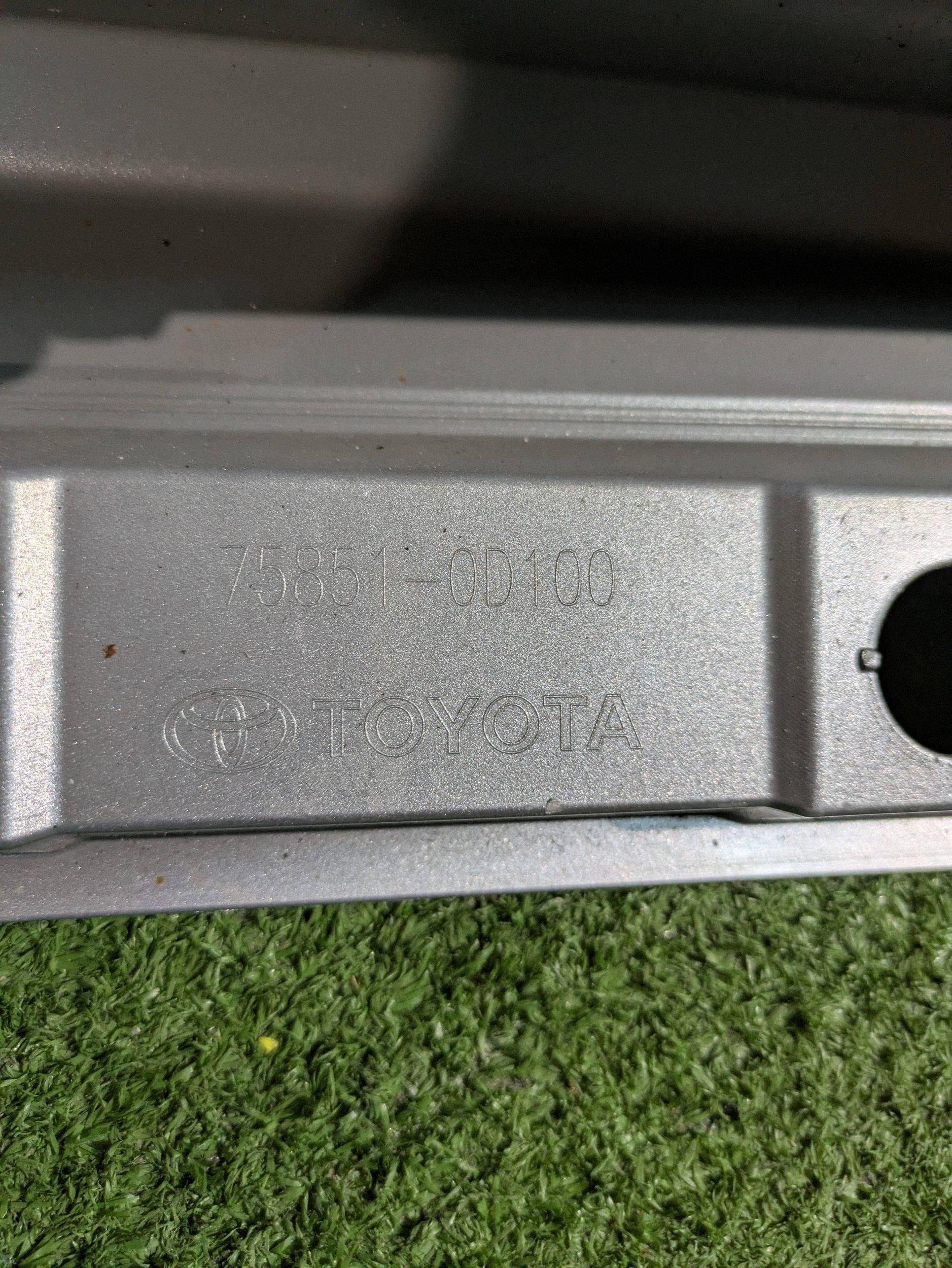 moulding threshold right TOYOTA YARIS IV NR.006