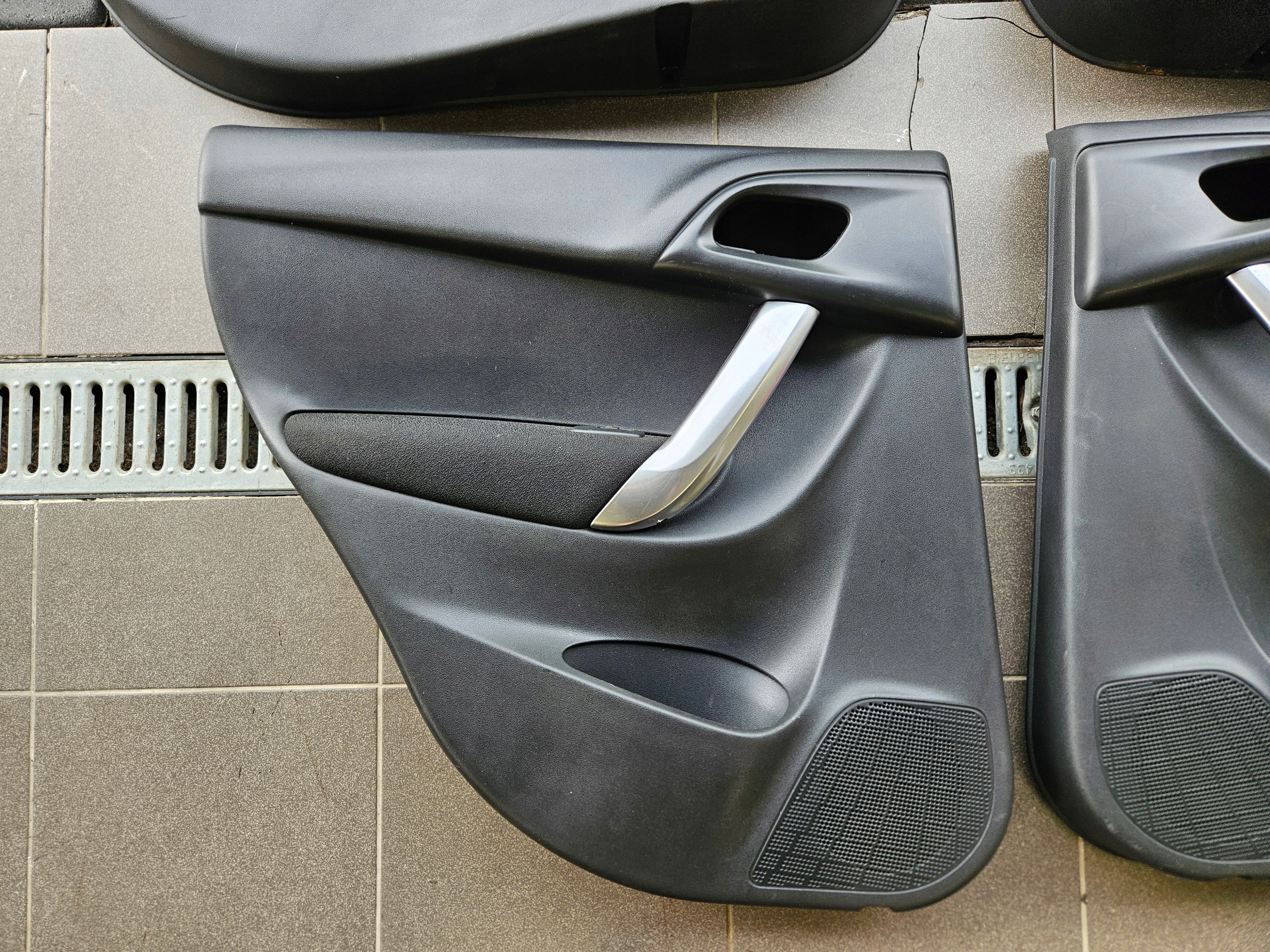 upholstery side for door CITROEN C3 II 2010