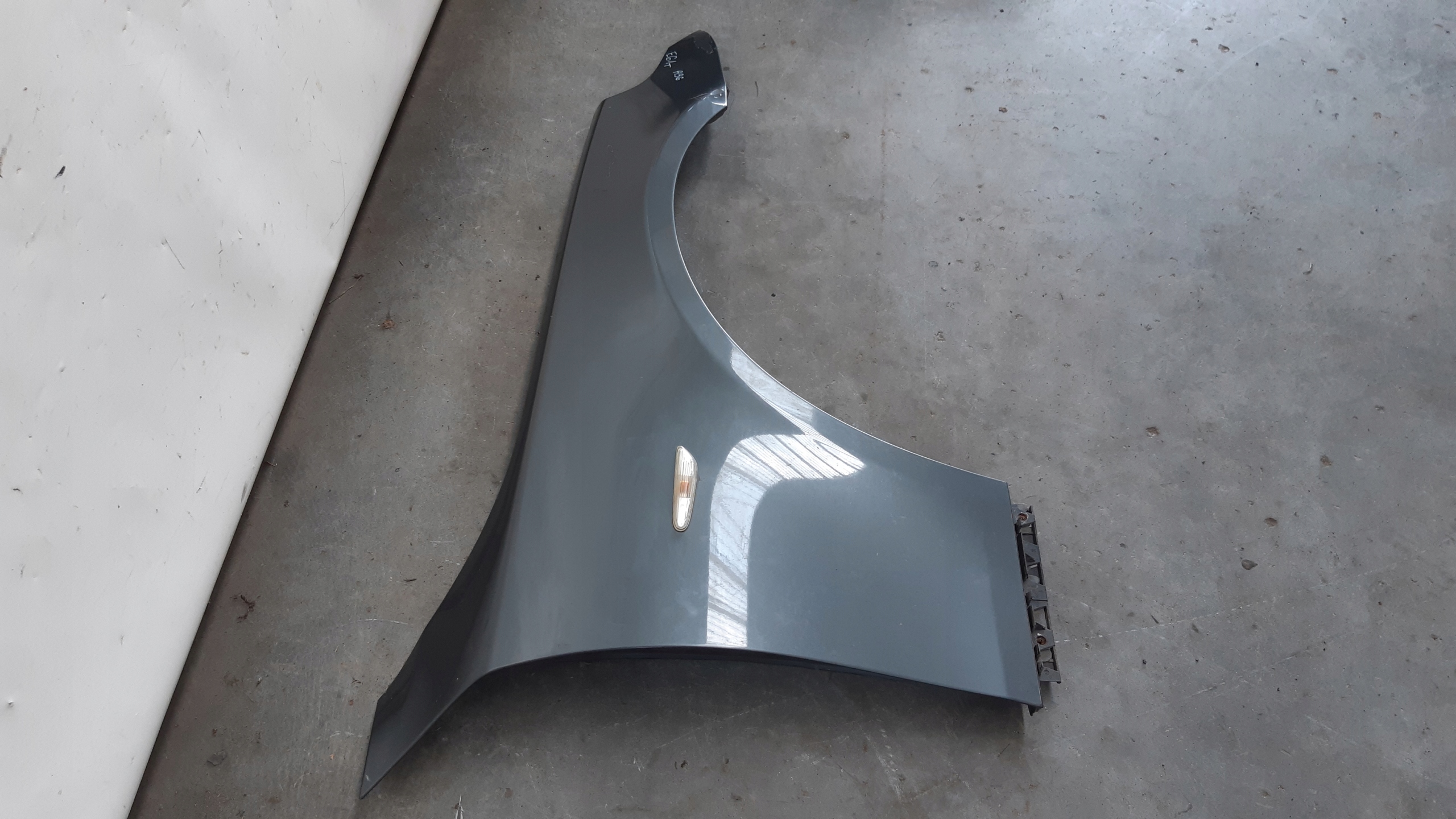 fender right A36 BMW E61 525i