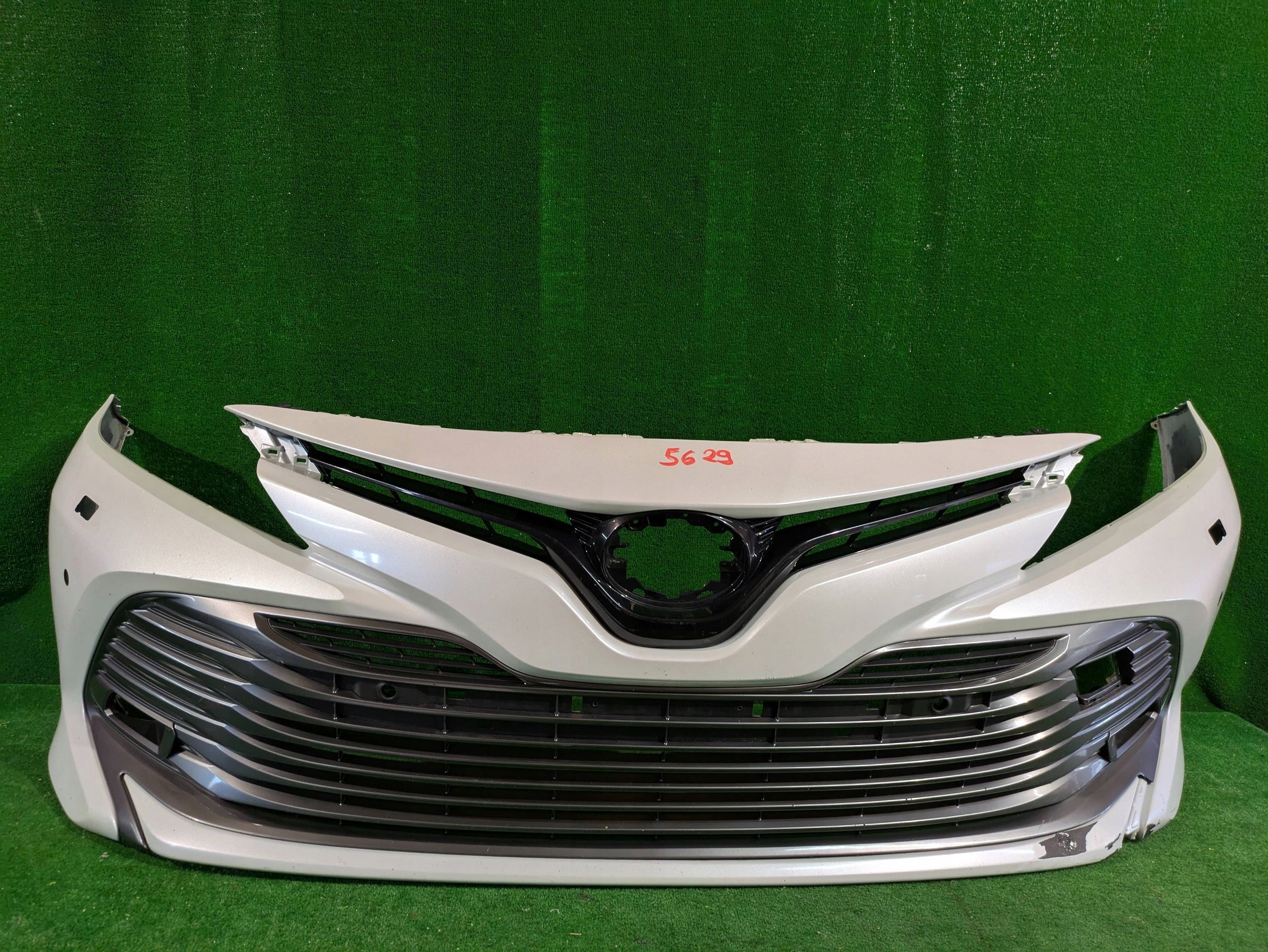 front bumper front TOYOTA CAMRY VIII NR.Z5629