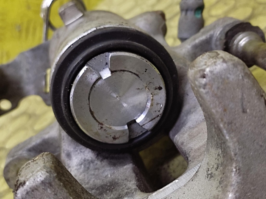 OPEL MERIVA A caliper brake left rear part