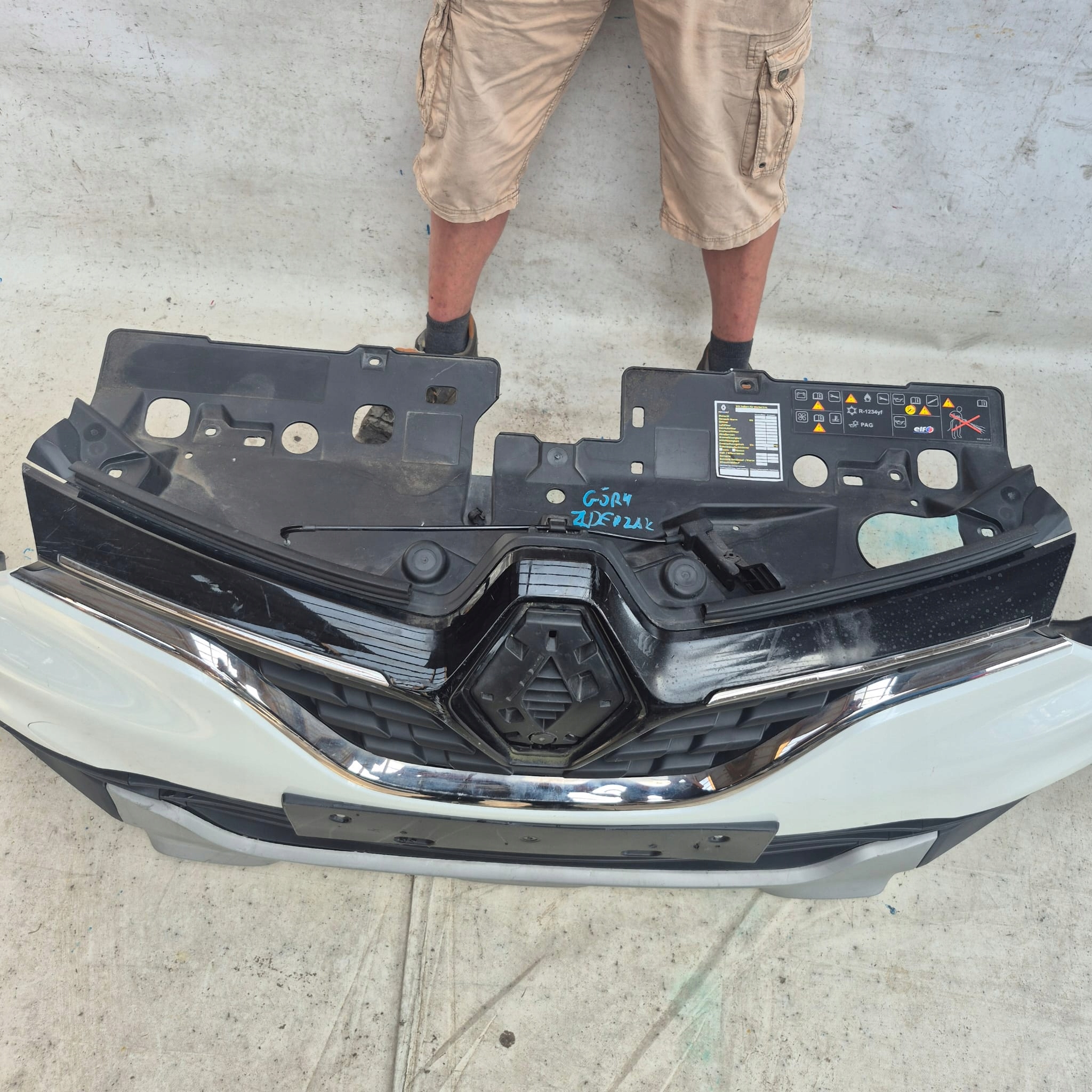 RENAULT CAPTUR and 1 LIFT 17-19 bumper front front PDC + LED