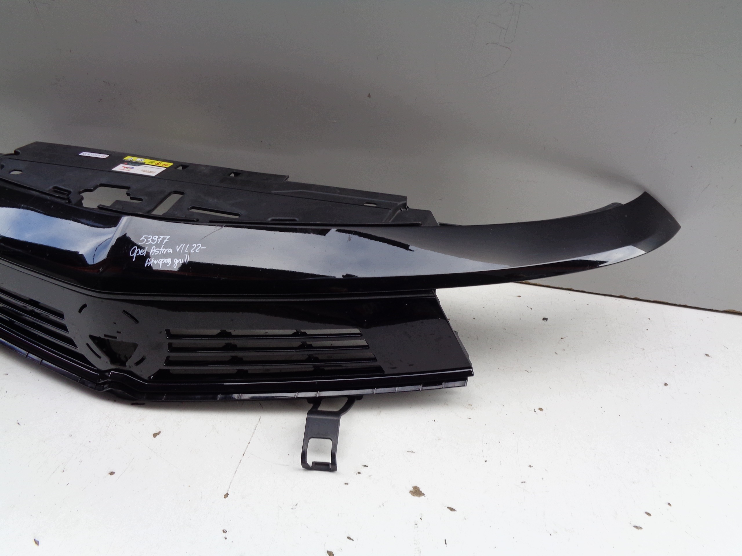 front prekladgrill moulding pillar support OPEL ASTRA VI 6 L 22- NR 53977