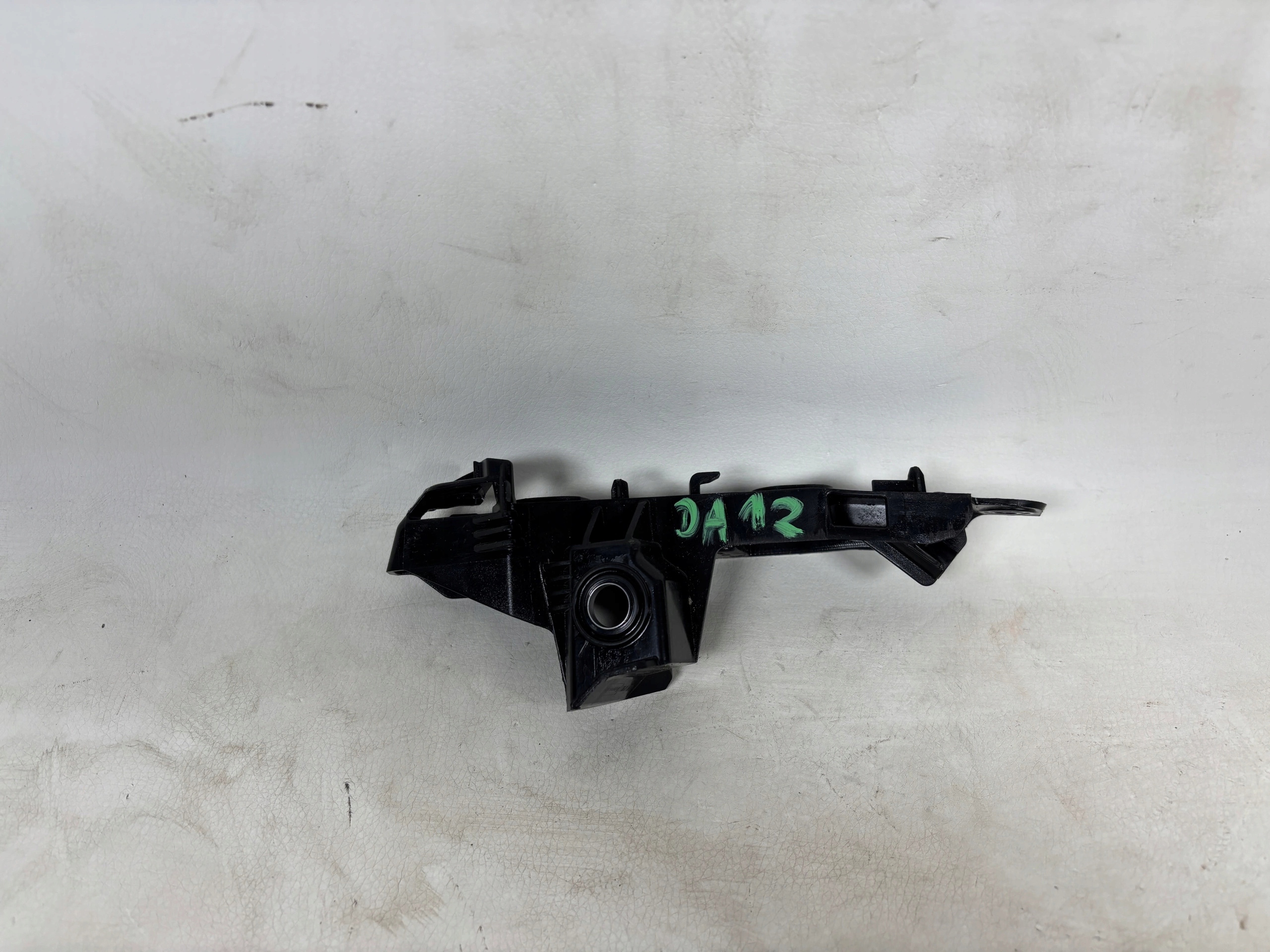 Volkswagen Touran III bumper bracket 5TA807184