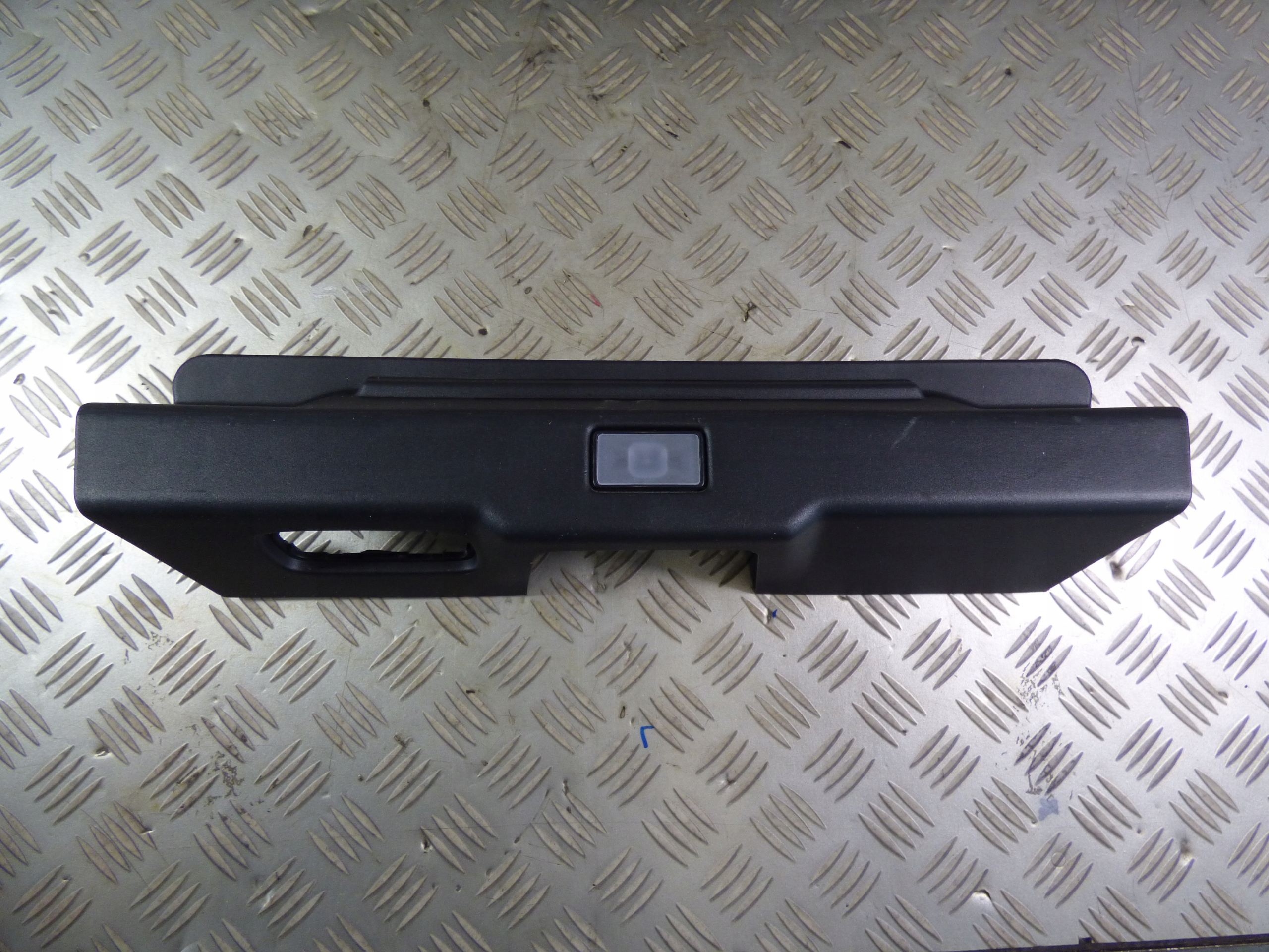 31426781 - накладка крышки багажника VOLVO V90 II