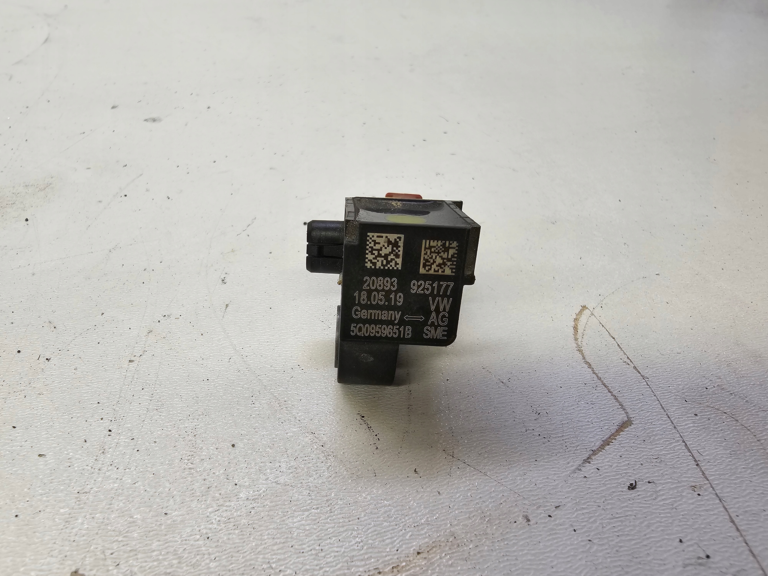 impact sensor front AUDI A3 8V 5Q0959651B