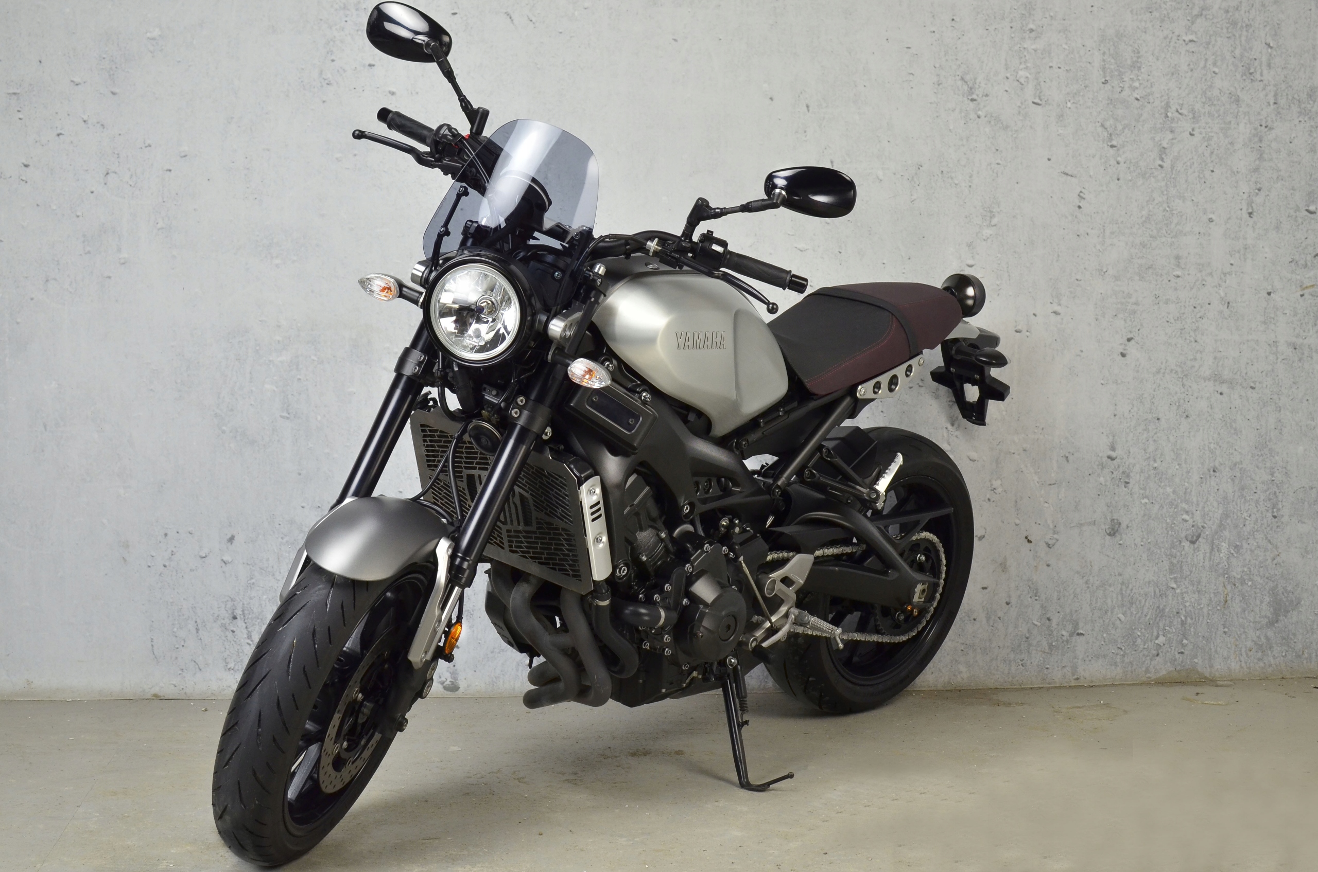 Loster sklo naked Yamaha Xsr 900 16-20r.