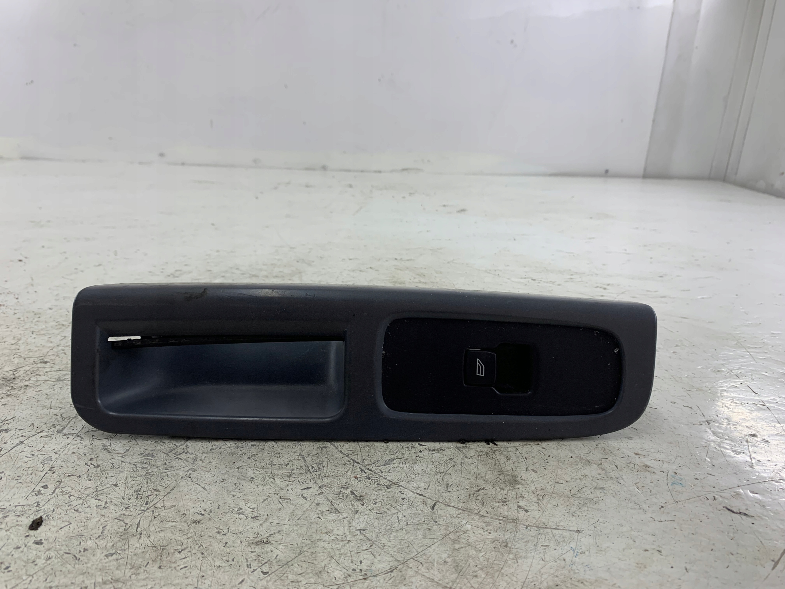 VOLVO V50 a PANEL okna pravý předek 30774162