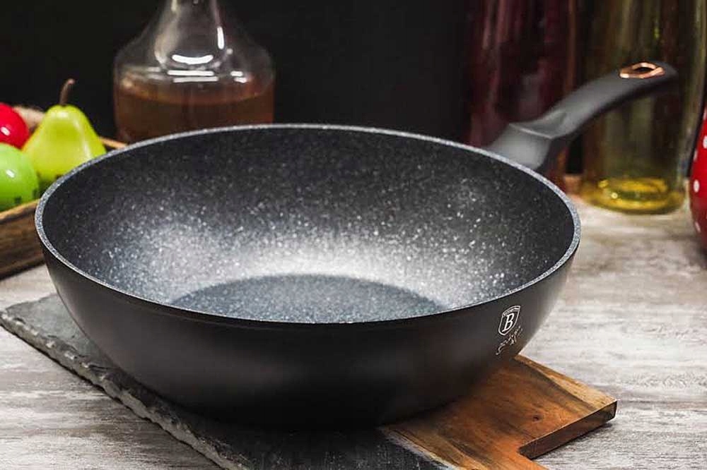WOK GRANITOWY 30cm BERLINGER HAUS BLACK ROSE BH-6178 Kolor czarny
