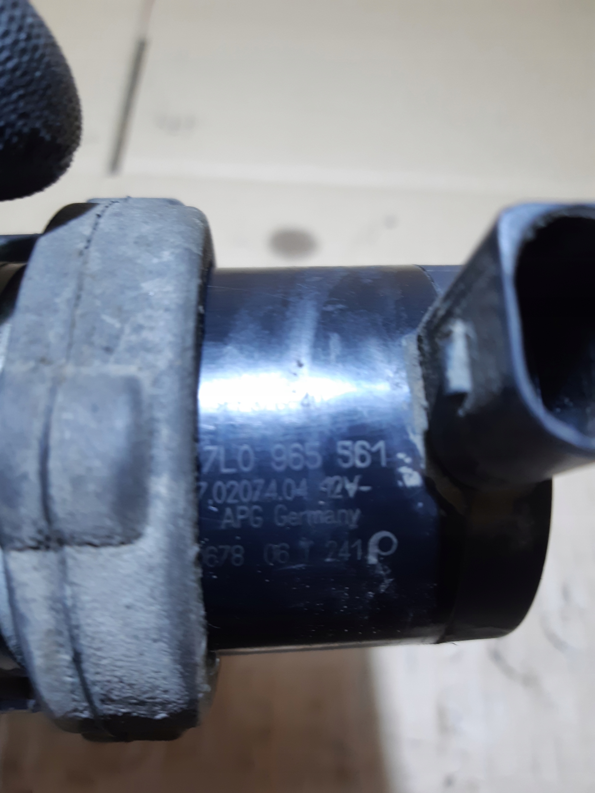 AUDI Q7 4L 3.0 TDI supplementary water pump 7L0965561