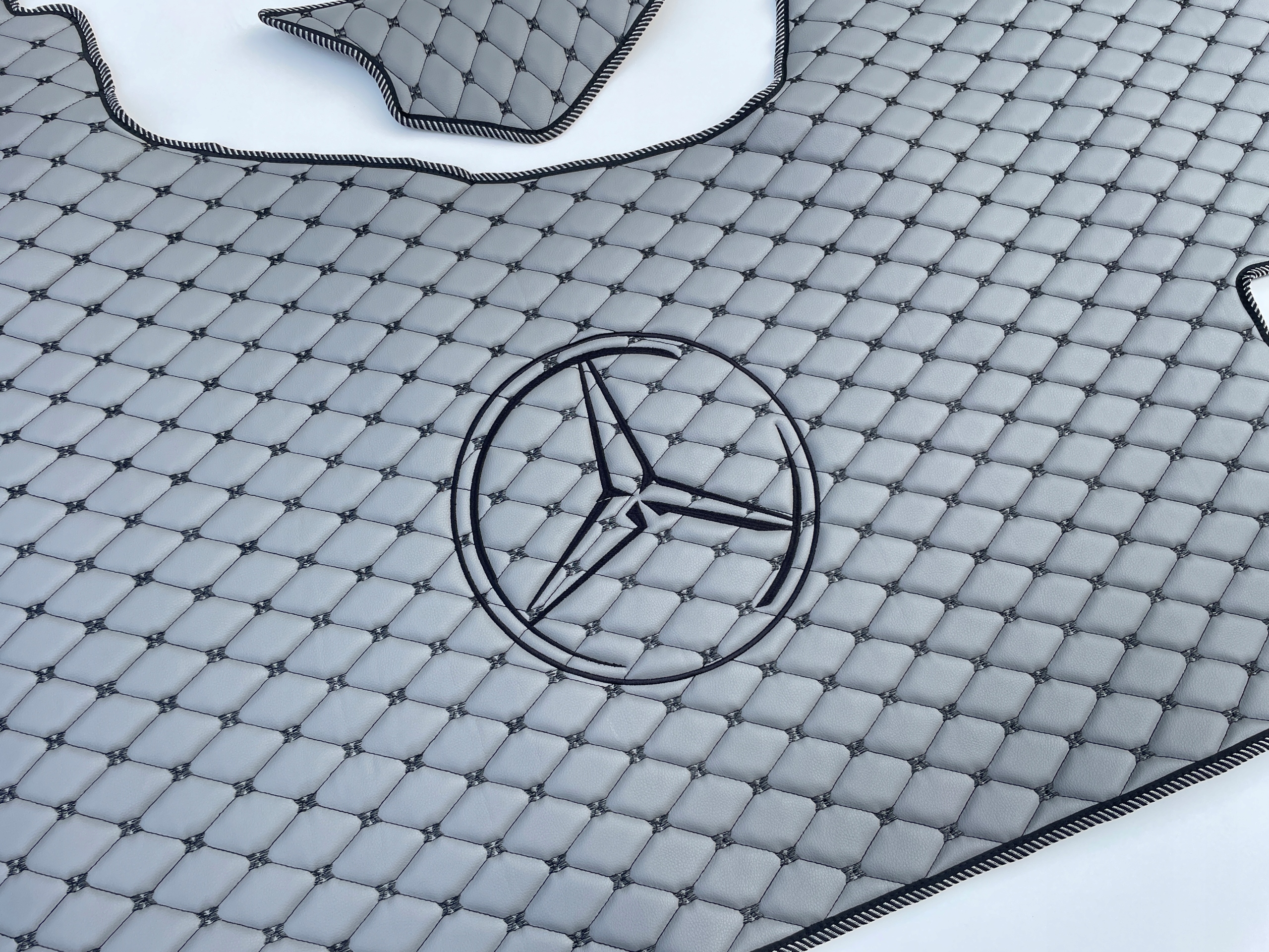 Dywany Dywaniki pikowane MERCEDES ACTROS MP 4 MP 5 MP4 MP5 Pokrowce HAFT