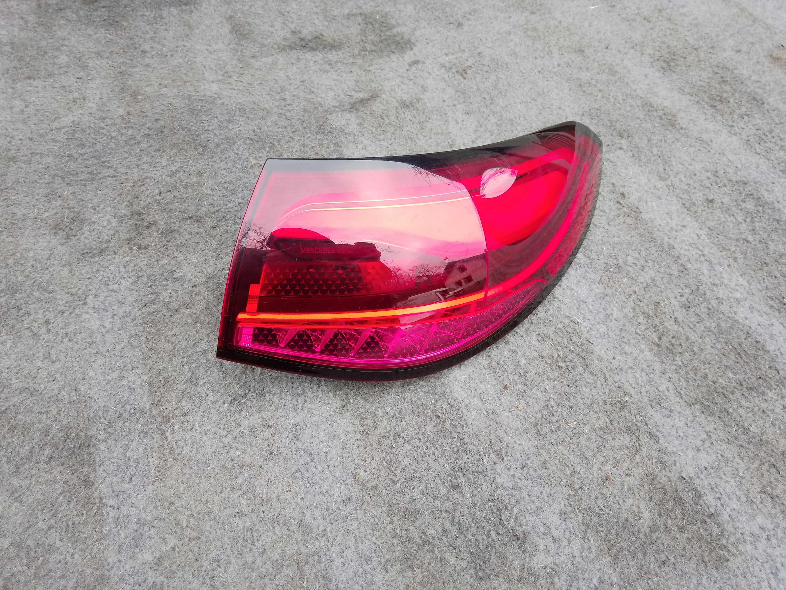 фонарь правый задний led MERCEDES 254 европа