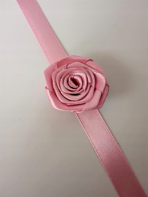 K19 Kotylion na rękę, ślub, studniówkę - różyczka Rodzaj kotylion