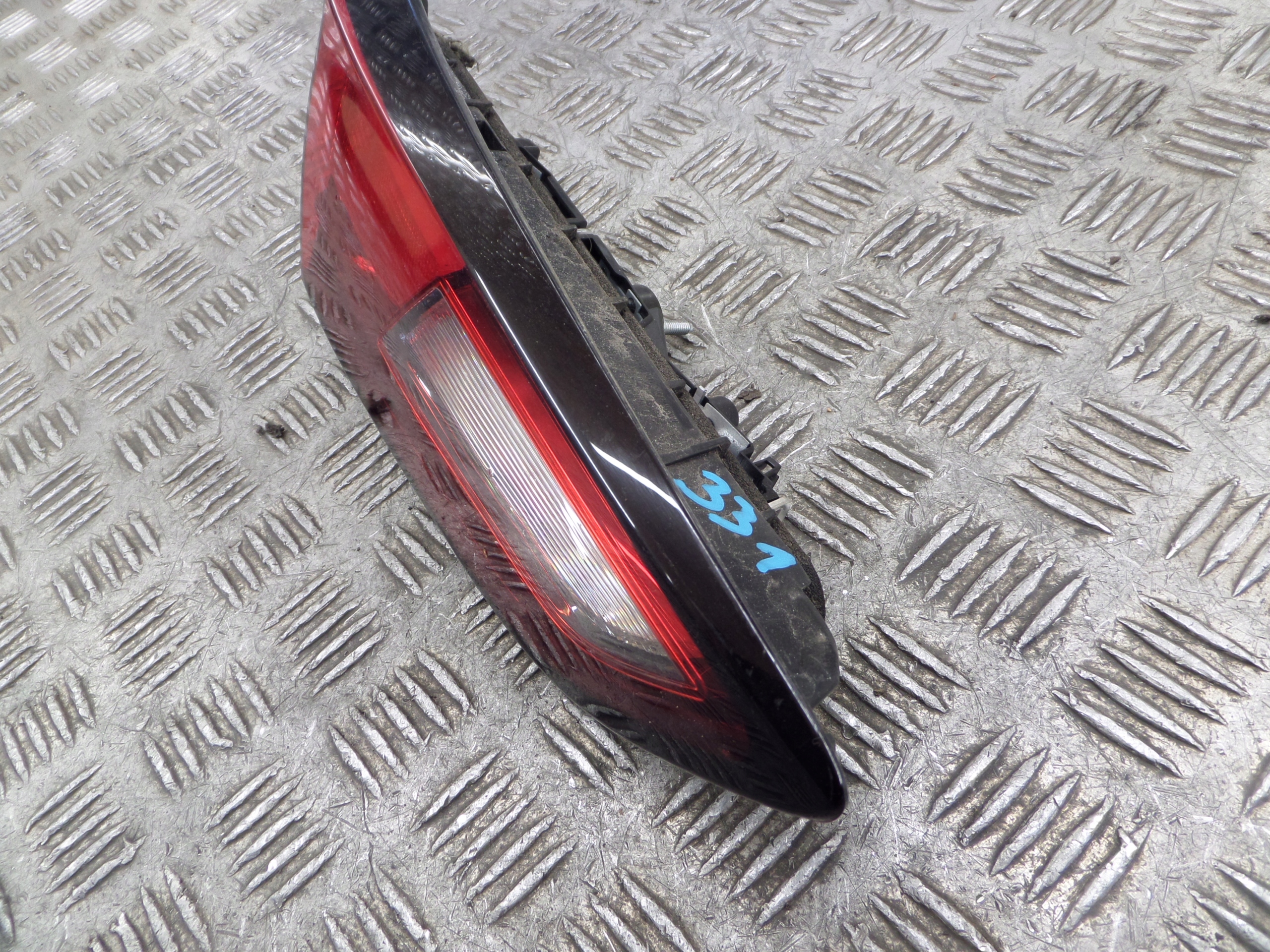 OPEL ASTRA V K HB light rear 39032992