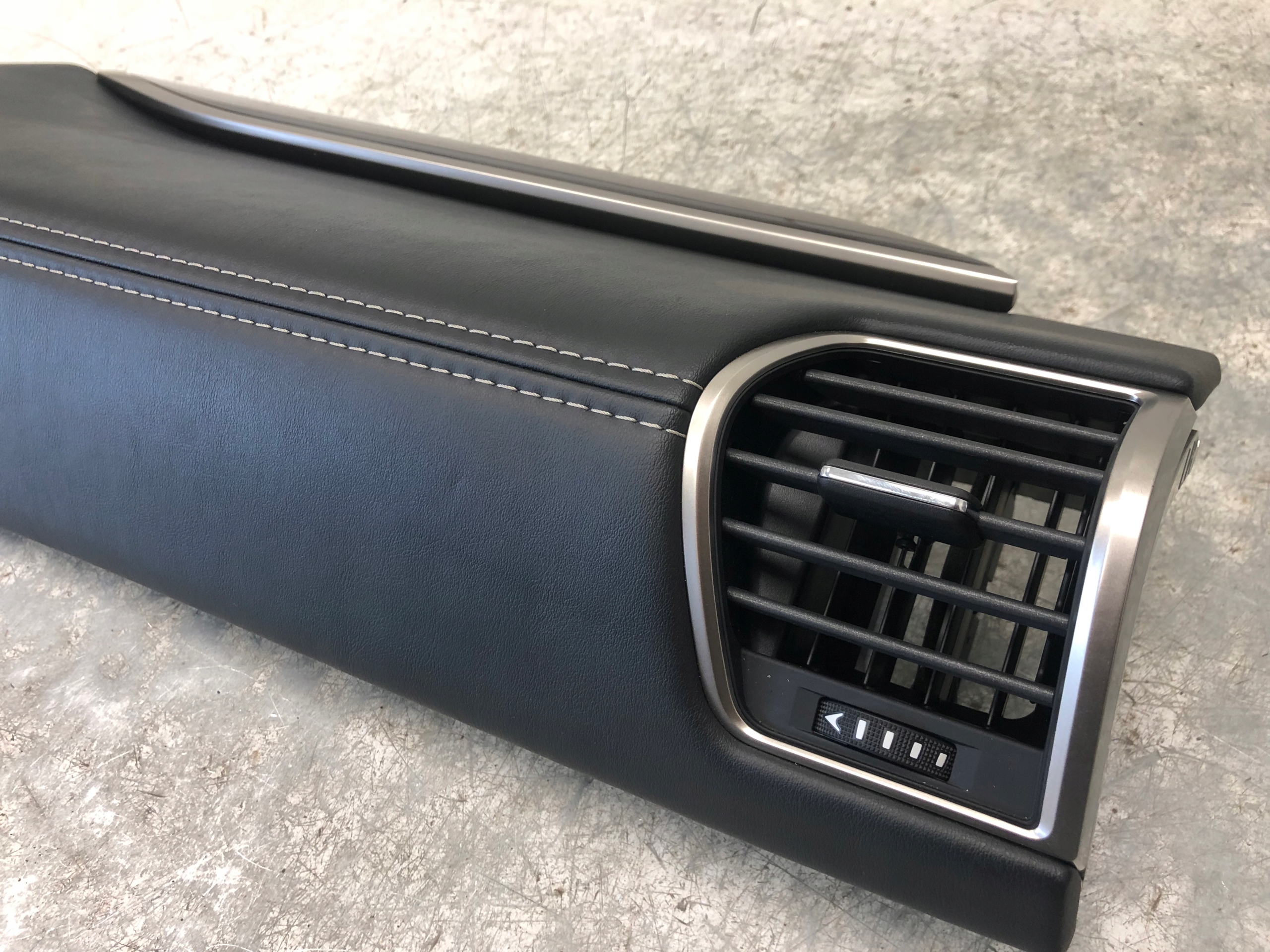 grid air conditioning devices right LEXUS NX300 55462-78010