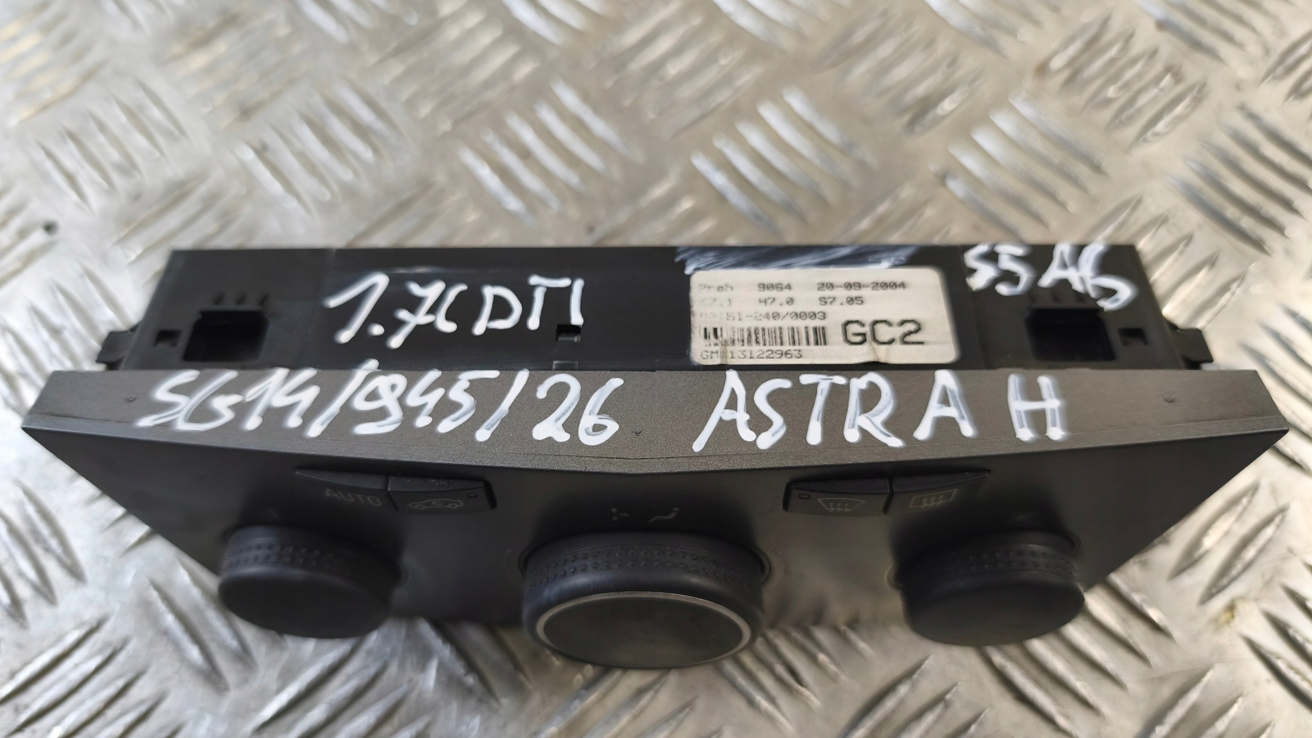 PANEL air conditioning devices OPEL ASTRA H 2005r 13122963