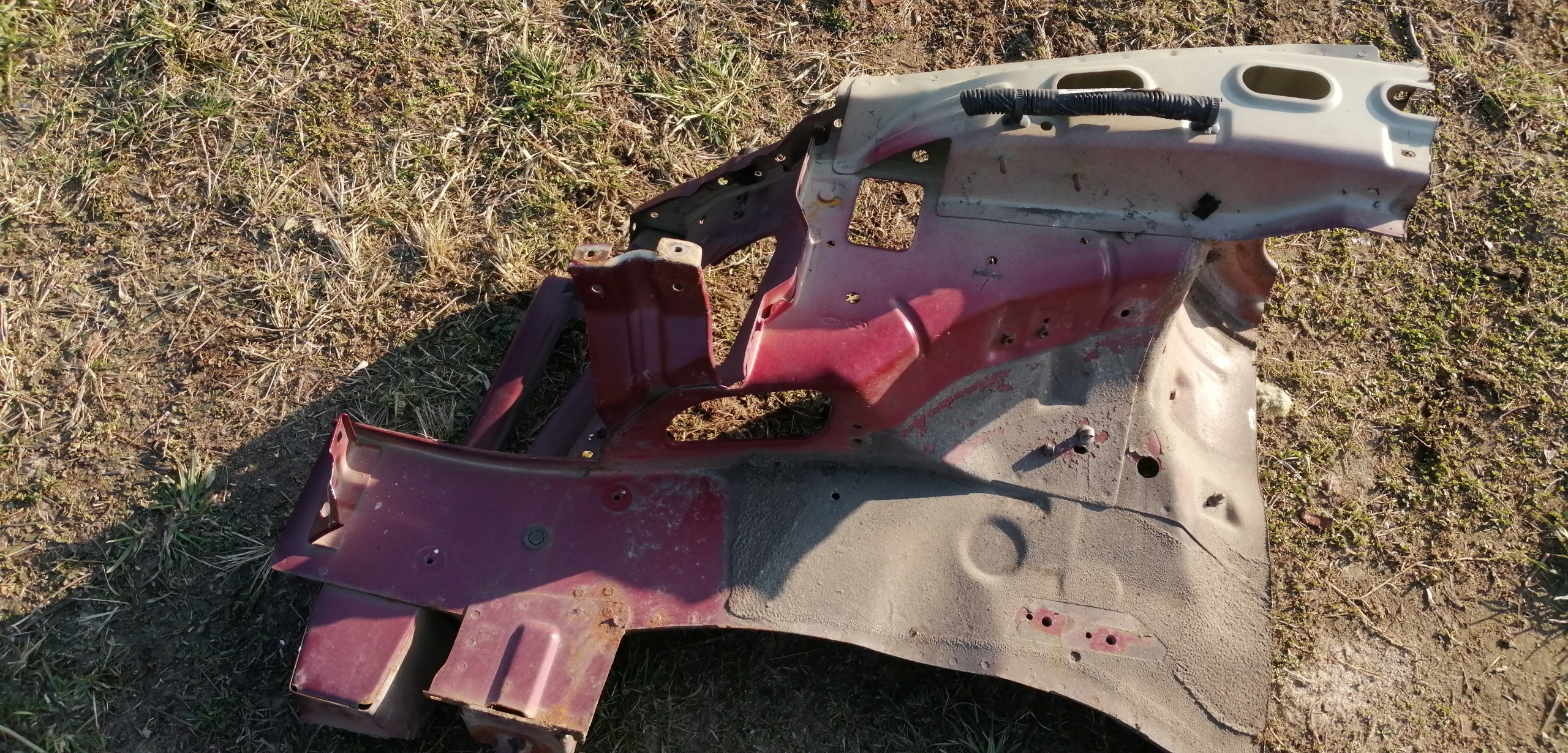 KIA CARNIVAL II 06-14 ЛОНЖЕРОН ФАРТУХ ЛІВА