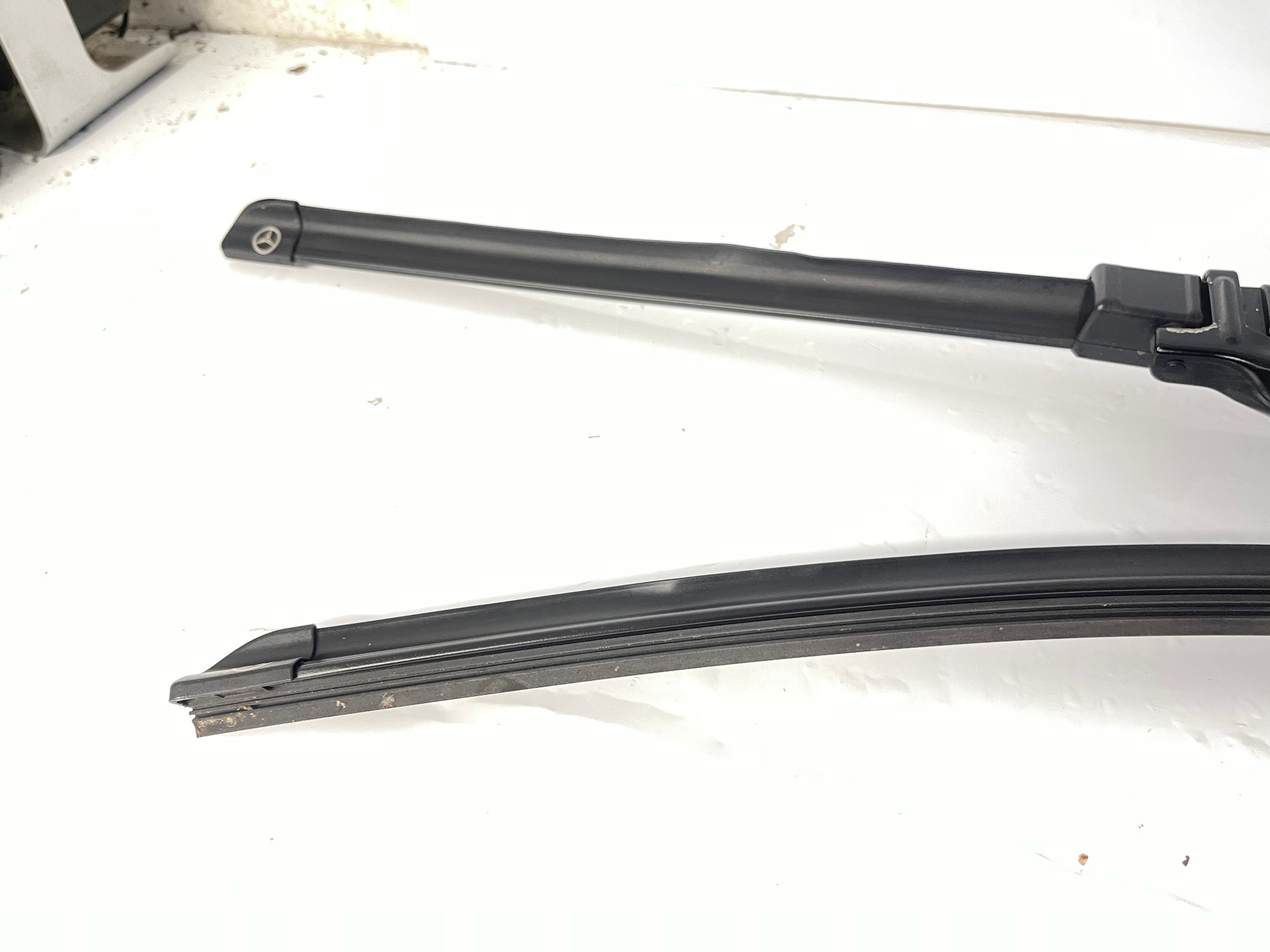 stierača predné MERCEDES-BENZ E (W212) A2128201344 A2128200944