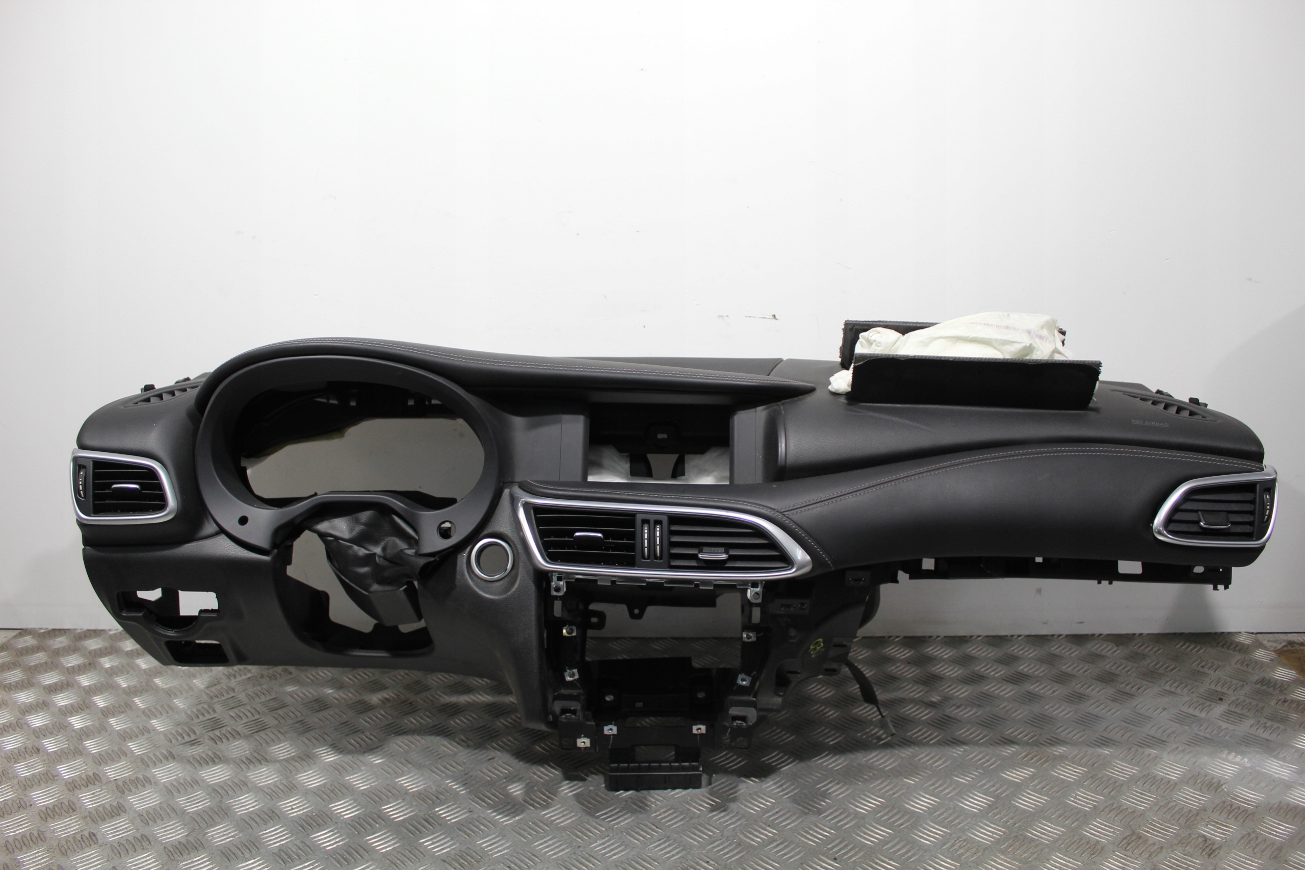 dashboard console WYSTRZELONA INFINITI Q30