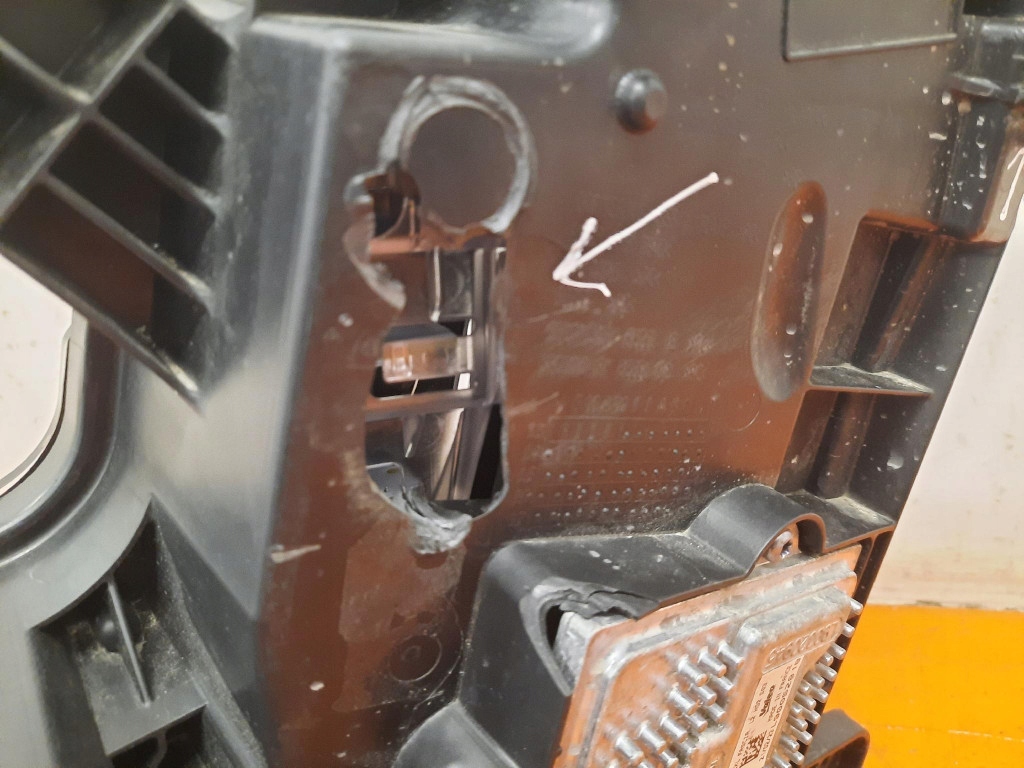 Cadillac ESCALADE IV 14-20 правая перед ГАЛОГЕН правый передний