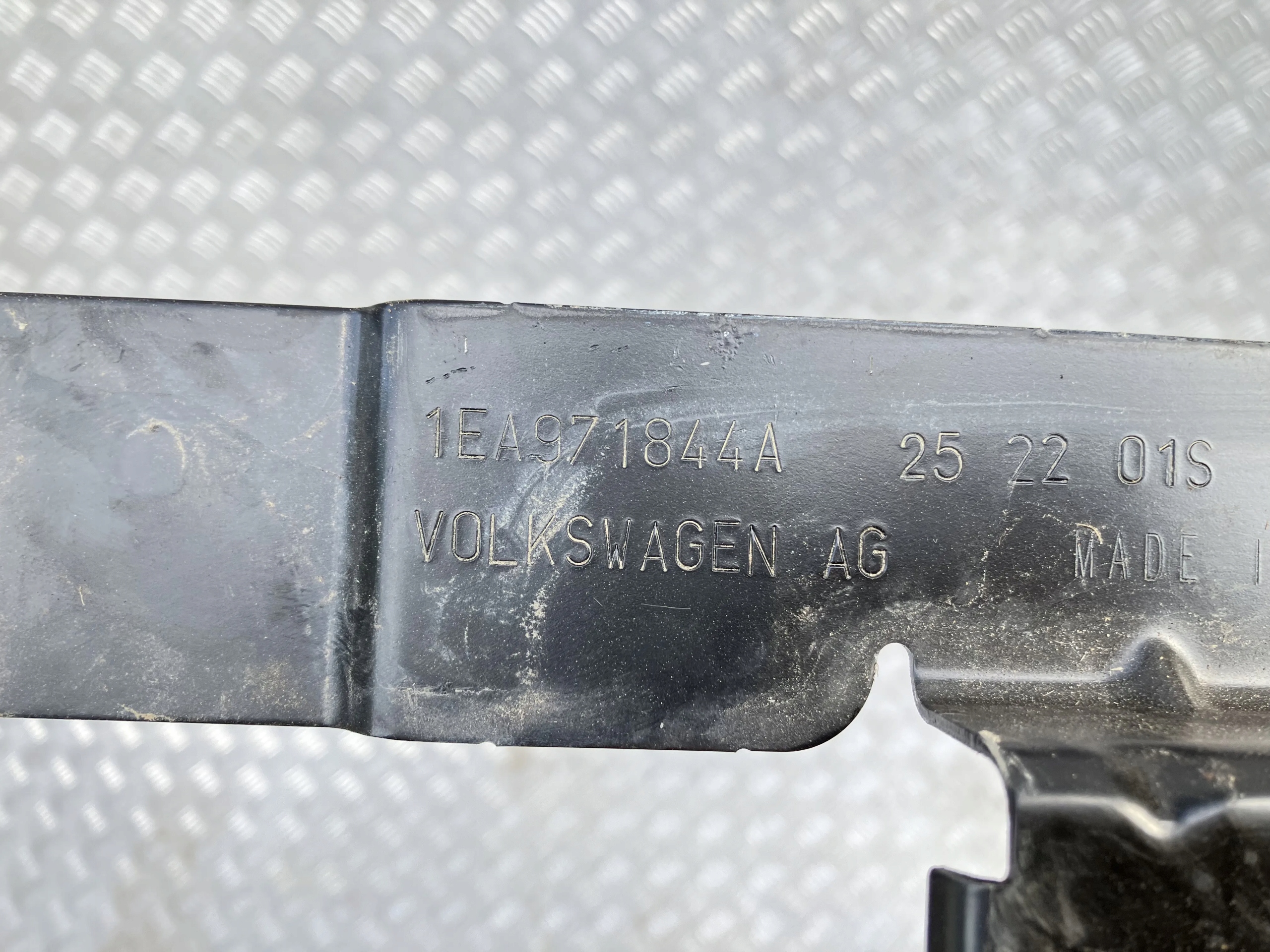 WSPORNIK MOCOWANIE PRZEWODÓW VW ID.3