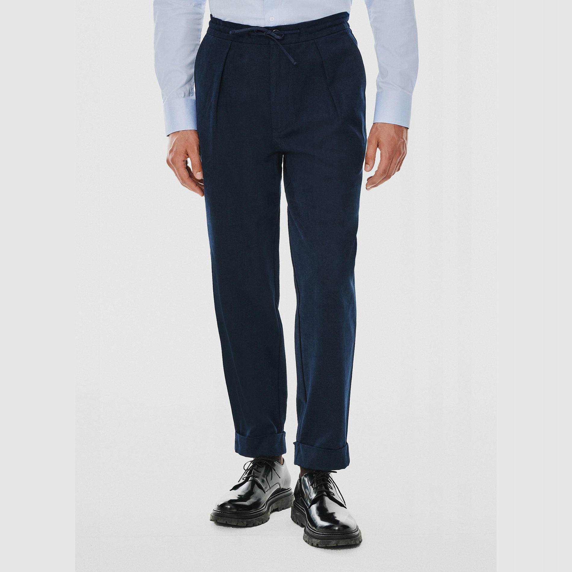 Tmavě modré ležérní kalhoty se zavazováním Pako Lorente, velikost vel