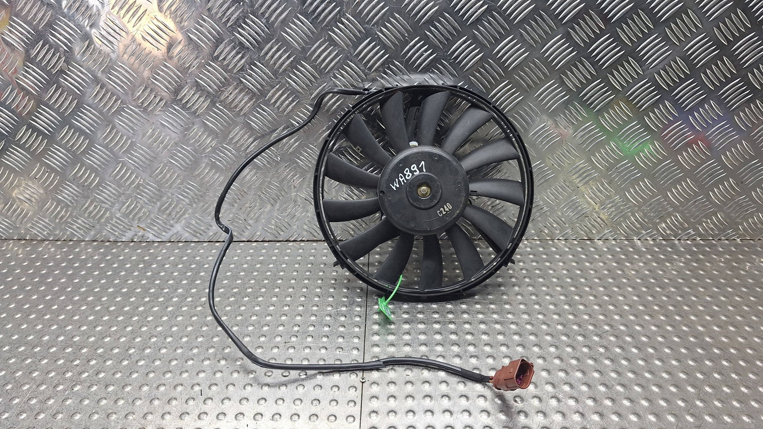 ventilátor chladiče OE 8D0959457A AUDI A4 B5 A6 C4 C5 2.4 2.7 2.8 4.2