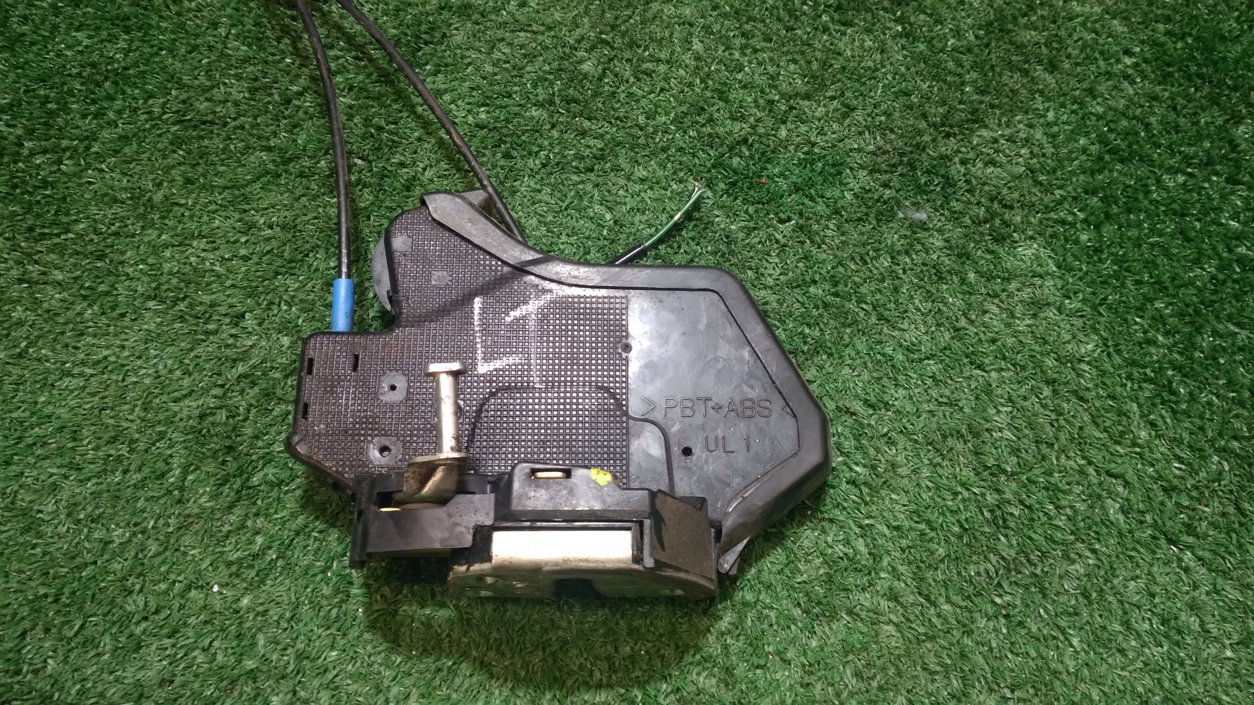 lock door left rear part rear TOYOTA COROLLA VERSO 2 PIN